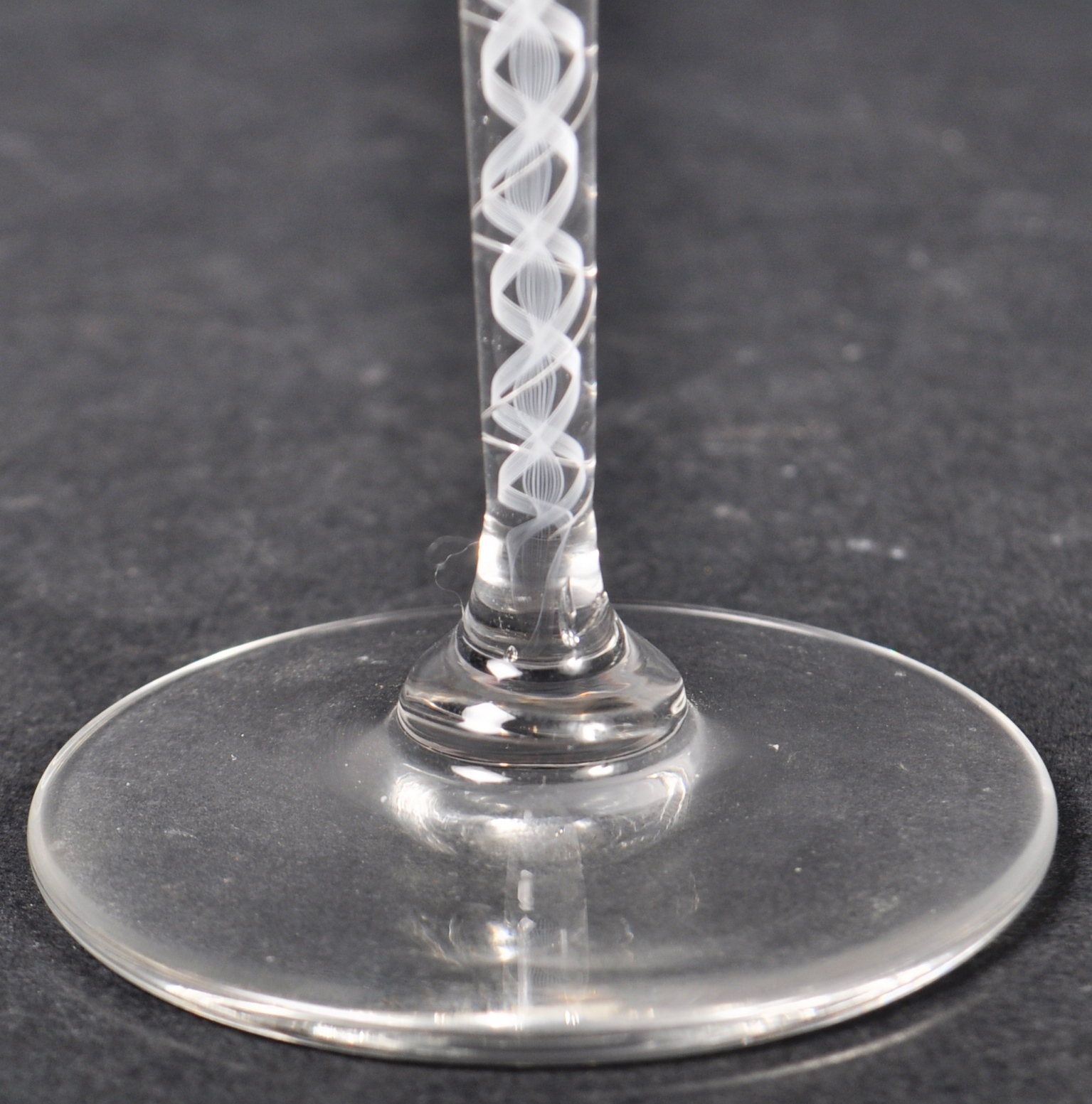 18TH CENTURY DOUBLE AIR TWIST STEM WINE DRINKING GLASS - Image 4 of 6