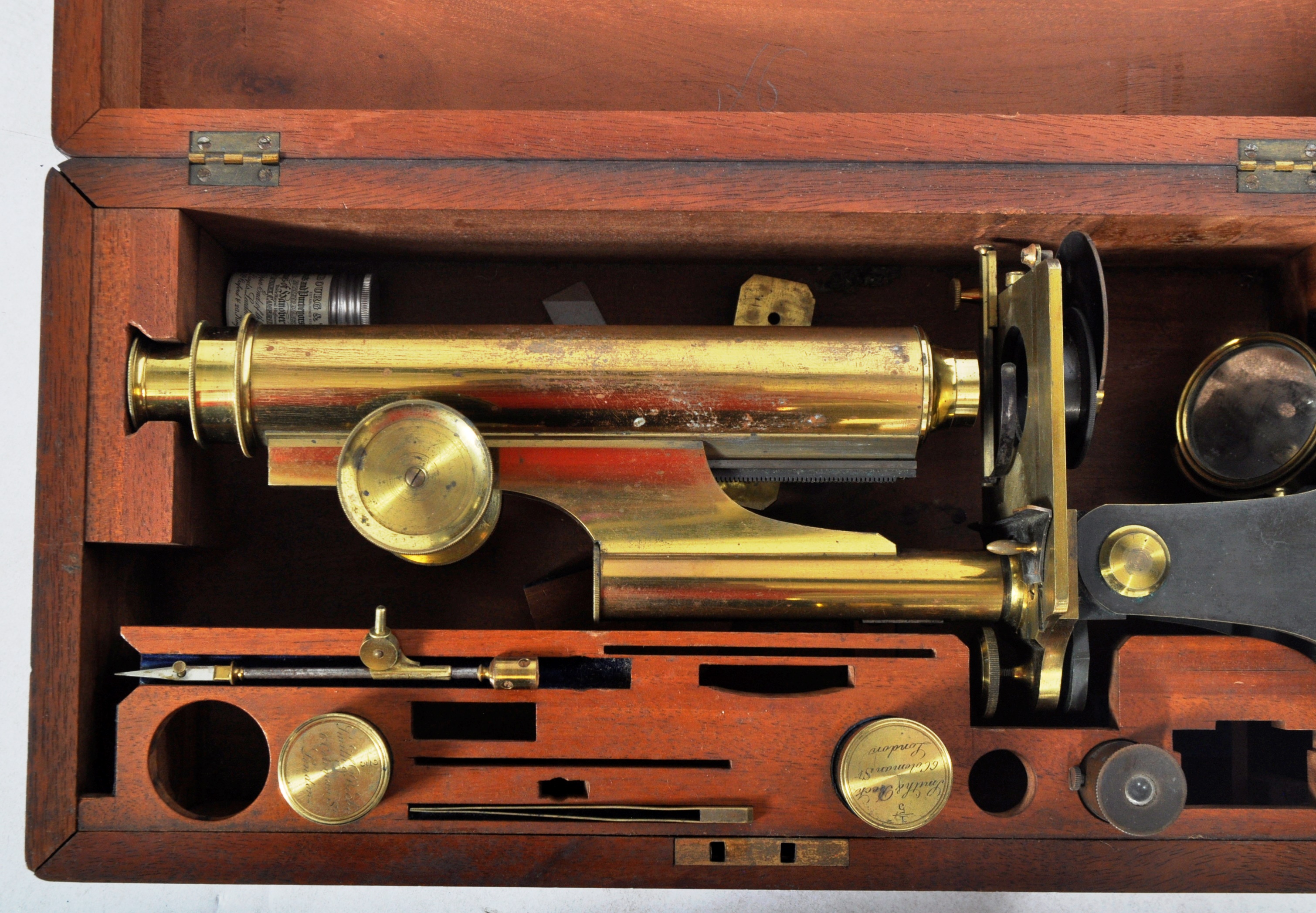 19TH CENTURY VICTORIAN BRASS CASED MICROSCOPE - Image 3 of 6