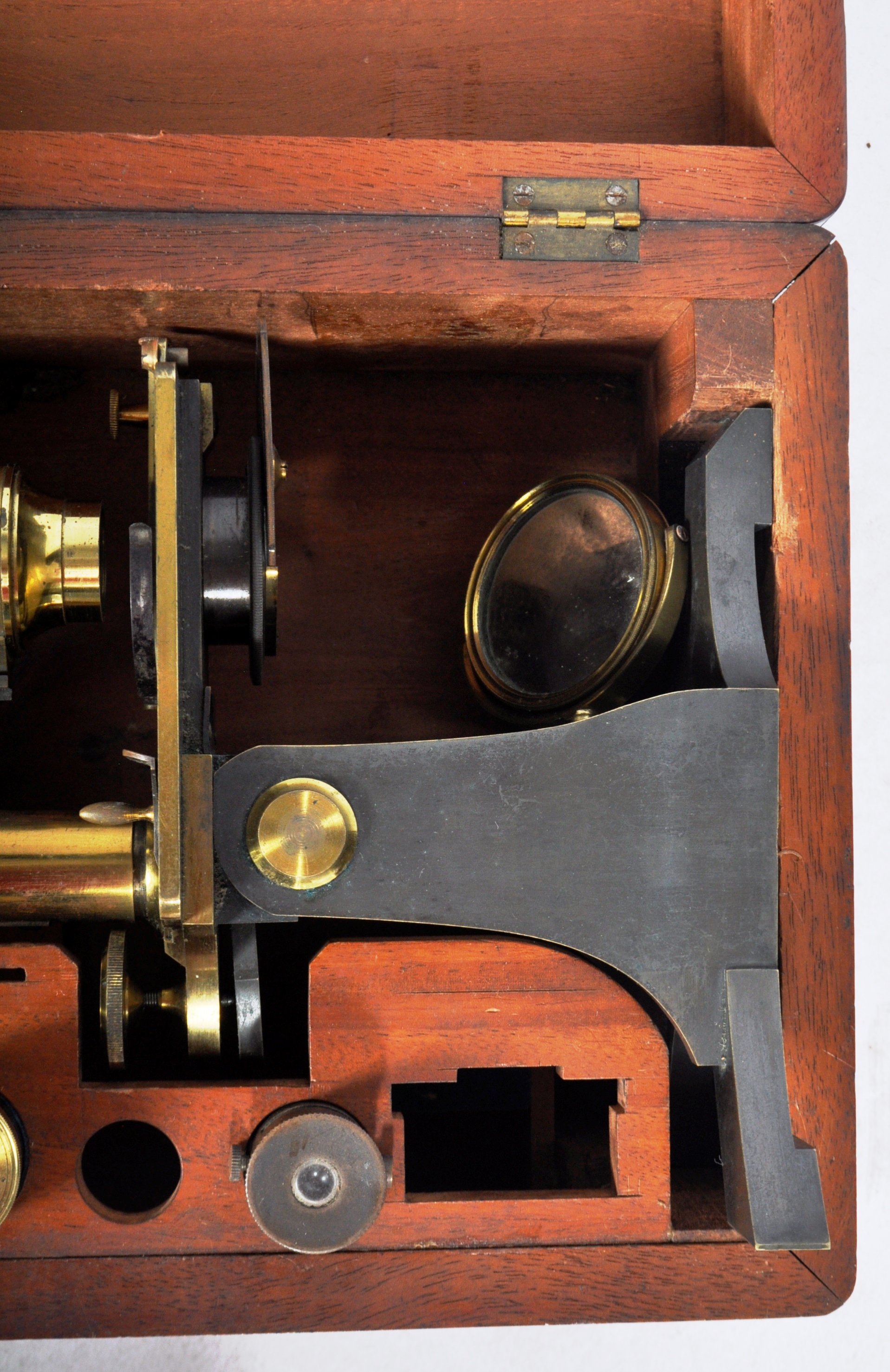 19TH CENTURY VICTORIAN BRASS CASED MICROSCOPE - Image 5 of 6