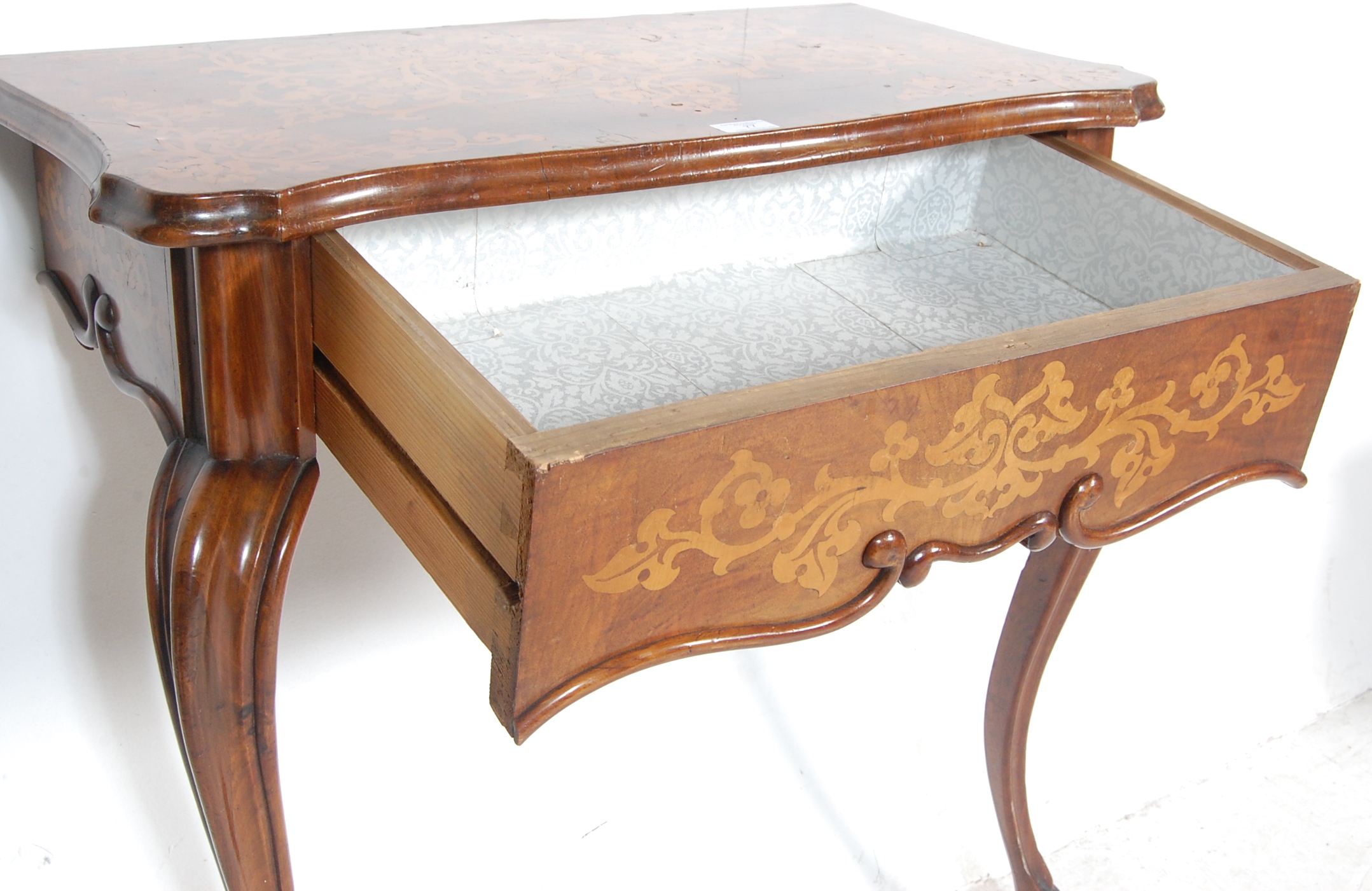 19TH CENTURY DUTCH WALNUT AND SATINWOOD INLAID CONSOLE TABLE - Image 4 of 5