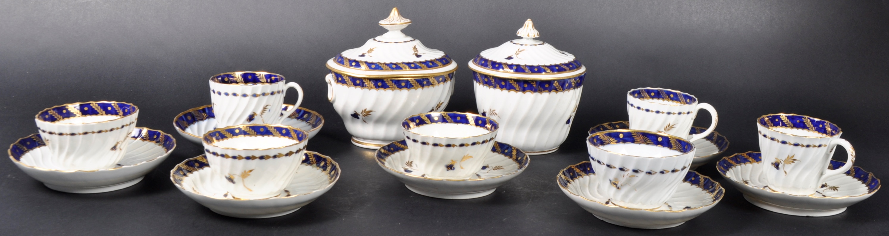 SMALL COLLECTION OF 18TH CENTURY WORCESTER CHINA TABLE WARES - Image 2 of 10