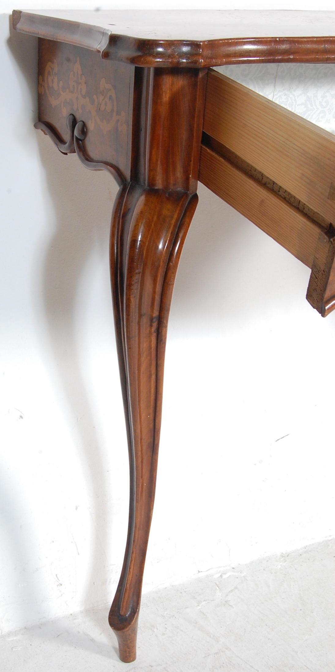 19TH CENTURY DUTCH WALNUT AND SATINWOOD INLAID CONSOLE TABLE - Image 5 of 5