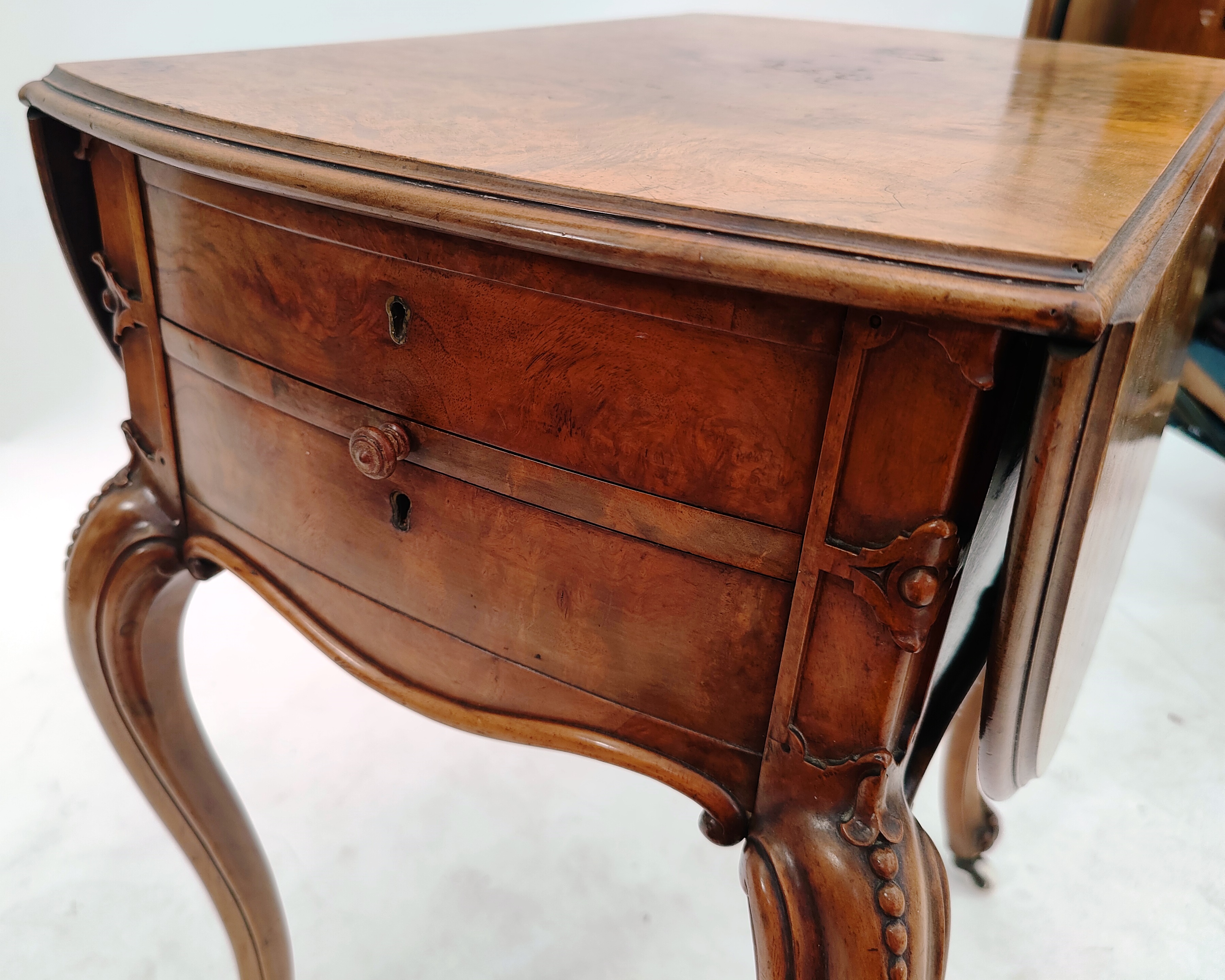 19TH CENTURY VICTORIAN WALNUT WORK TABLE - Image 7 of 7