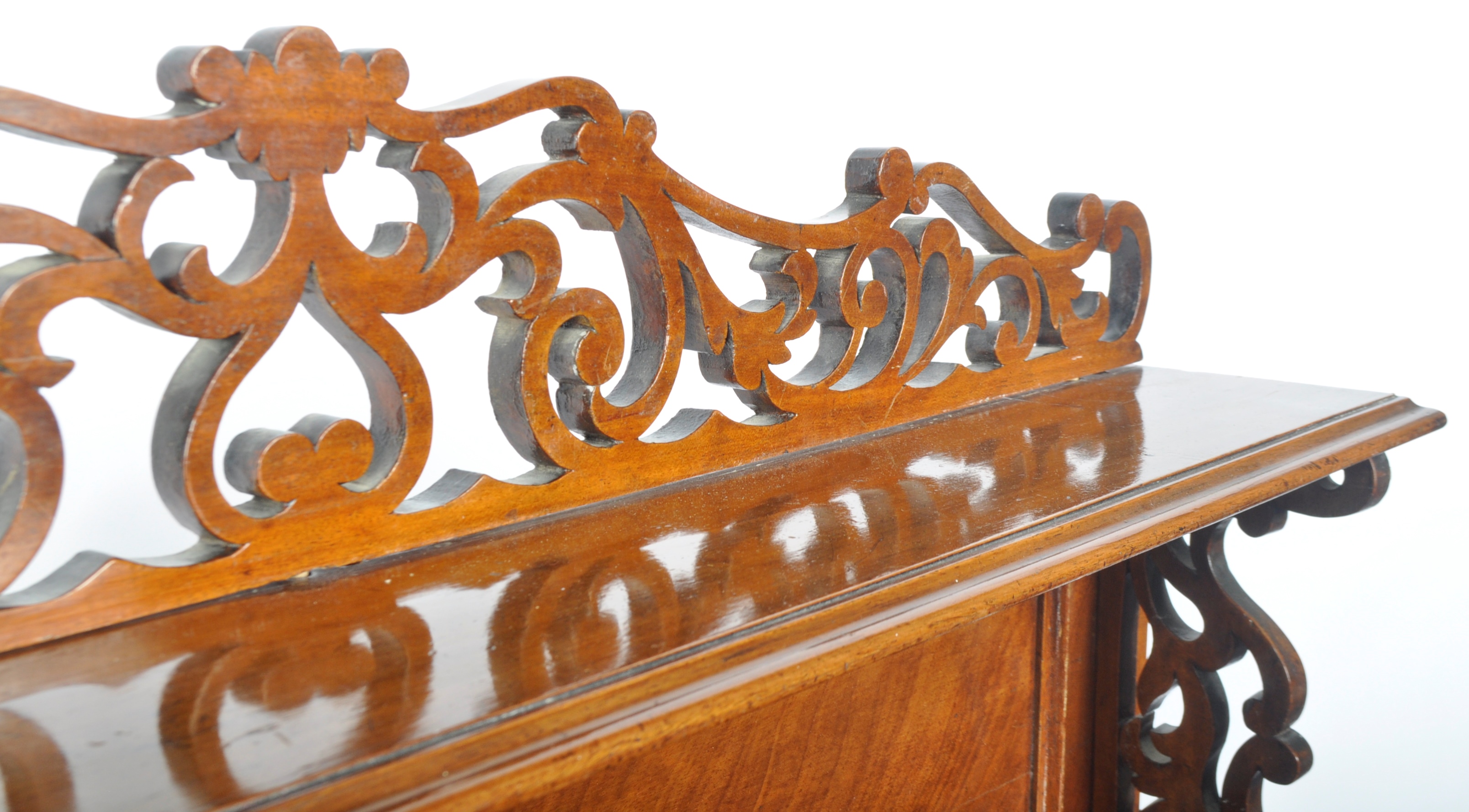 19TH CENTURY VICTORIAN MAHOGANY OPEN BOOKCASE - Image 4 of 9