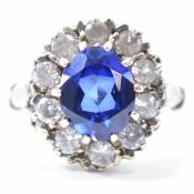 HALLMARKED 9CT GOLD SYNTHETIC SAPPHIRE & ROCK CRYSTAL RING
