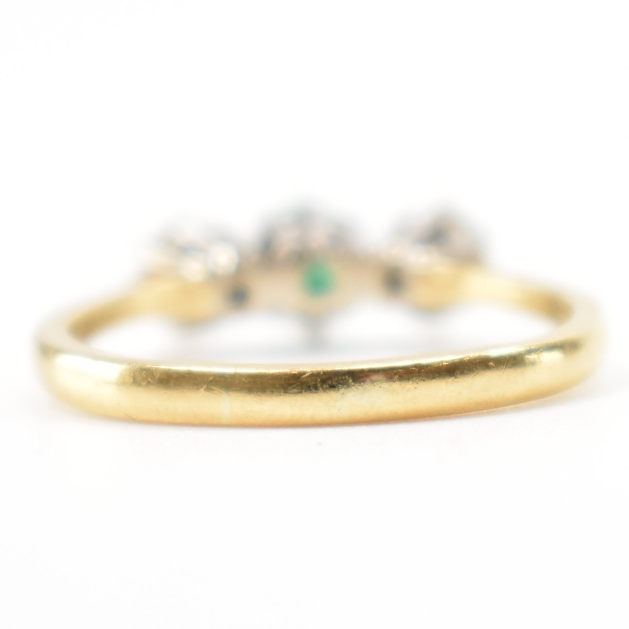 18CT GOLD EMERALD & DIAMOND THREE STONE RING - Image 4 of 9