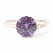 VINTAGE GOLD & SYNTHETIC COLOUR CHANGE SAPPHIRE SOLITAIRE RING