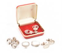 ASSORTMENT OF SILVER CUFFLINKS & JEWELLERY