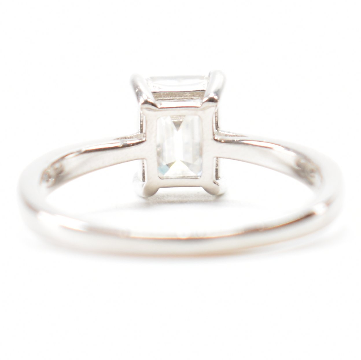 WHITE GOLD & MOISSANITE SOLITAIRE RING - Image 4 of 8