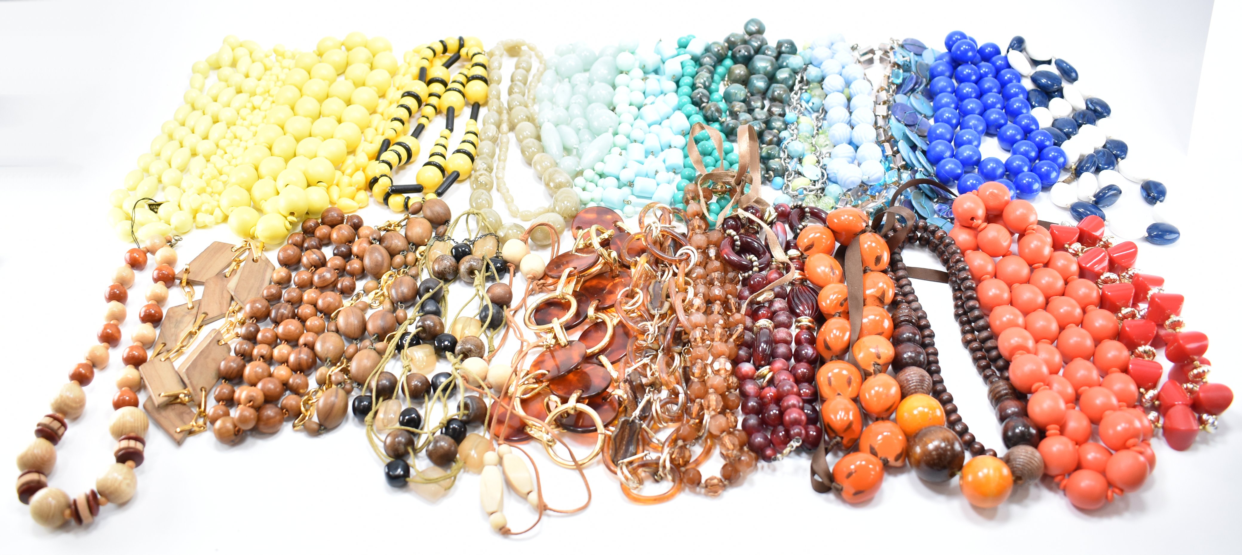 LARGE COLLECTION OF VINTAGE COSTUME JEWELLERY NECKLACES