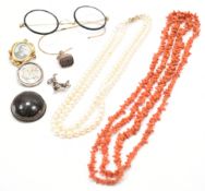 ASSORTMENT OF VINTAGE & ANTIQUE JEWELLERY - CORAL & PEARLS
