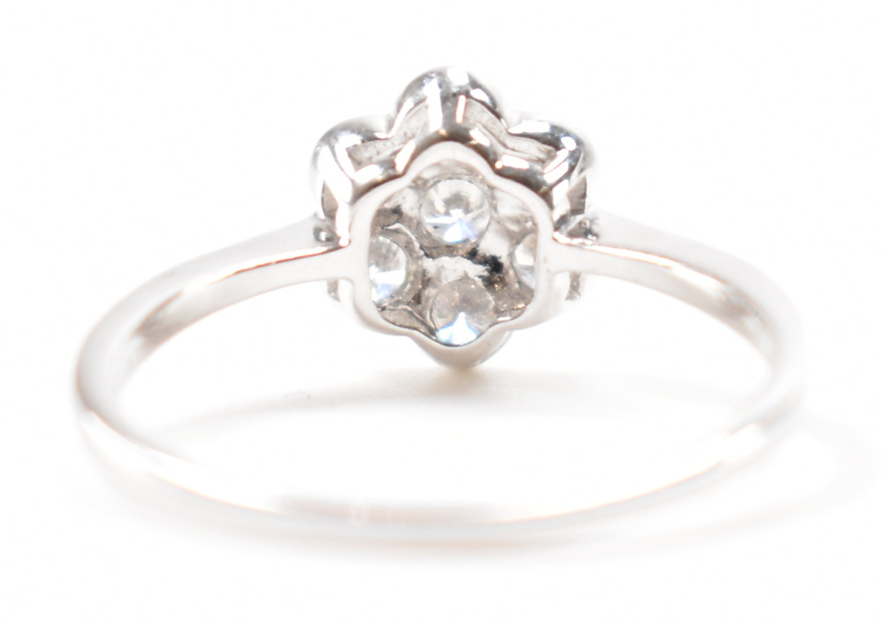 HALLMARKED 18CT GOLD & DIAMOND CLUSTER RING - Image 3 of 9