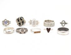 COLLECTION OF SILVER & WHITE METAL RINGS