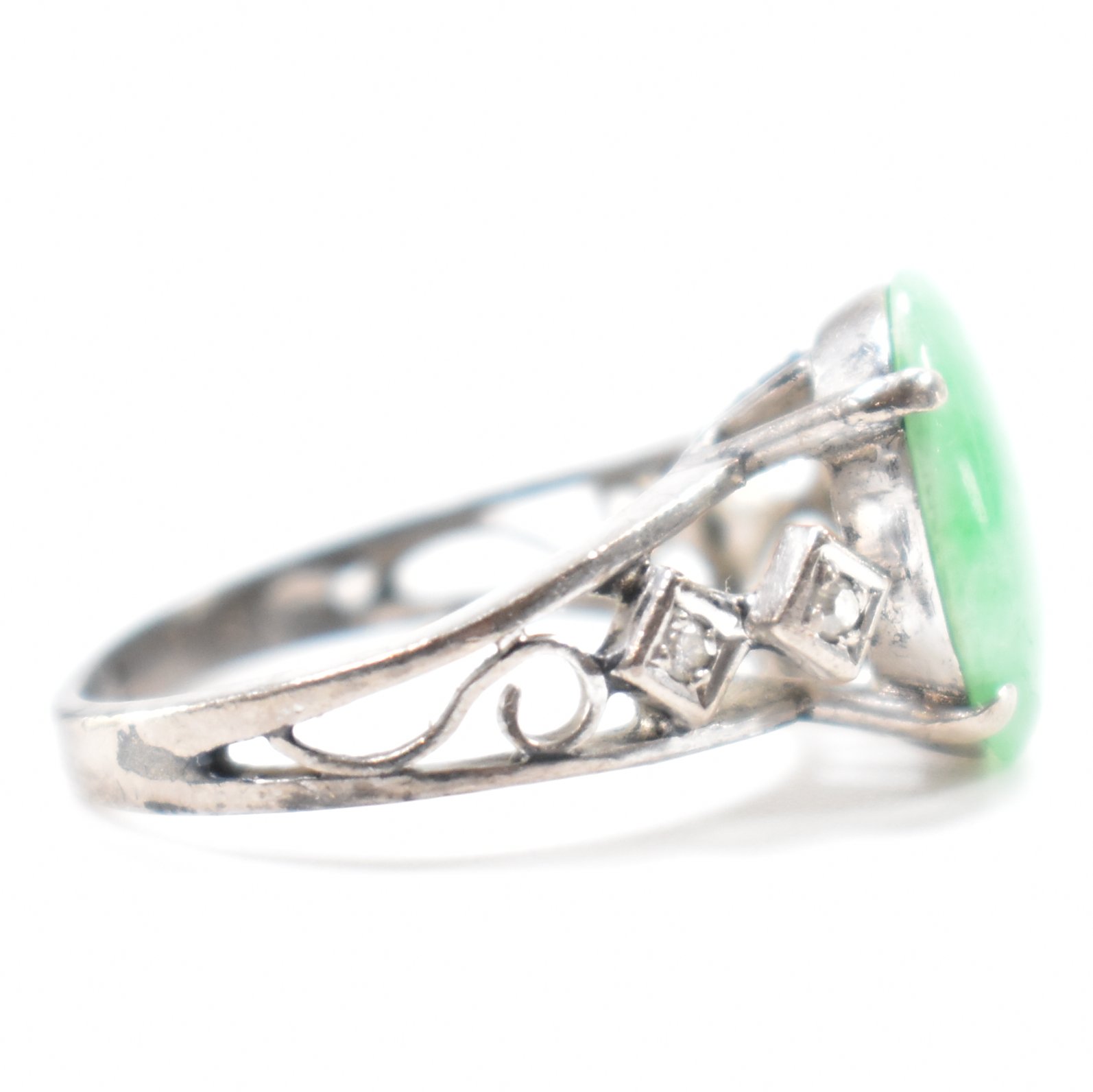 WHITE GOLD JADE & DIAMOND RING - Image 5 of 7