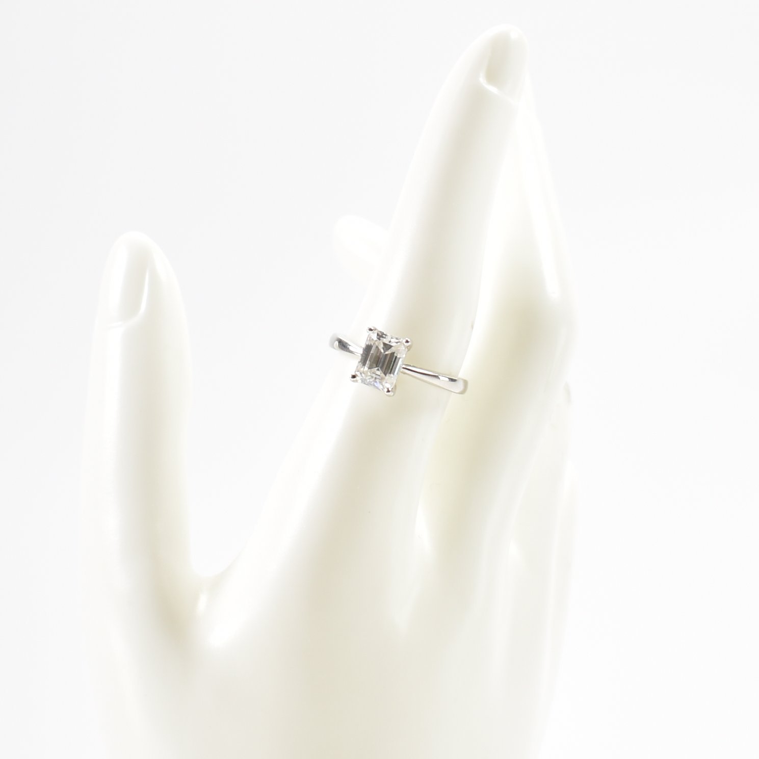 WHITE GOLD & MOISSANITE SOLITAIRE RING - Image 8 of 8