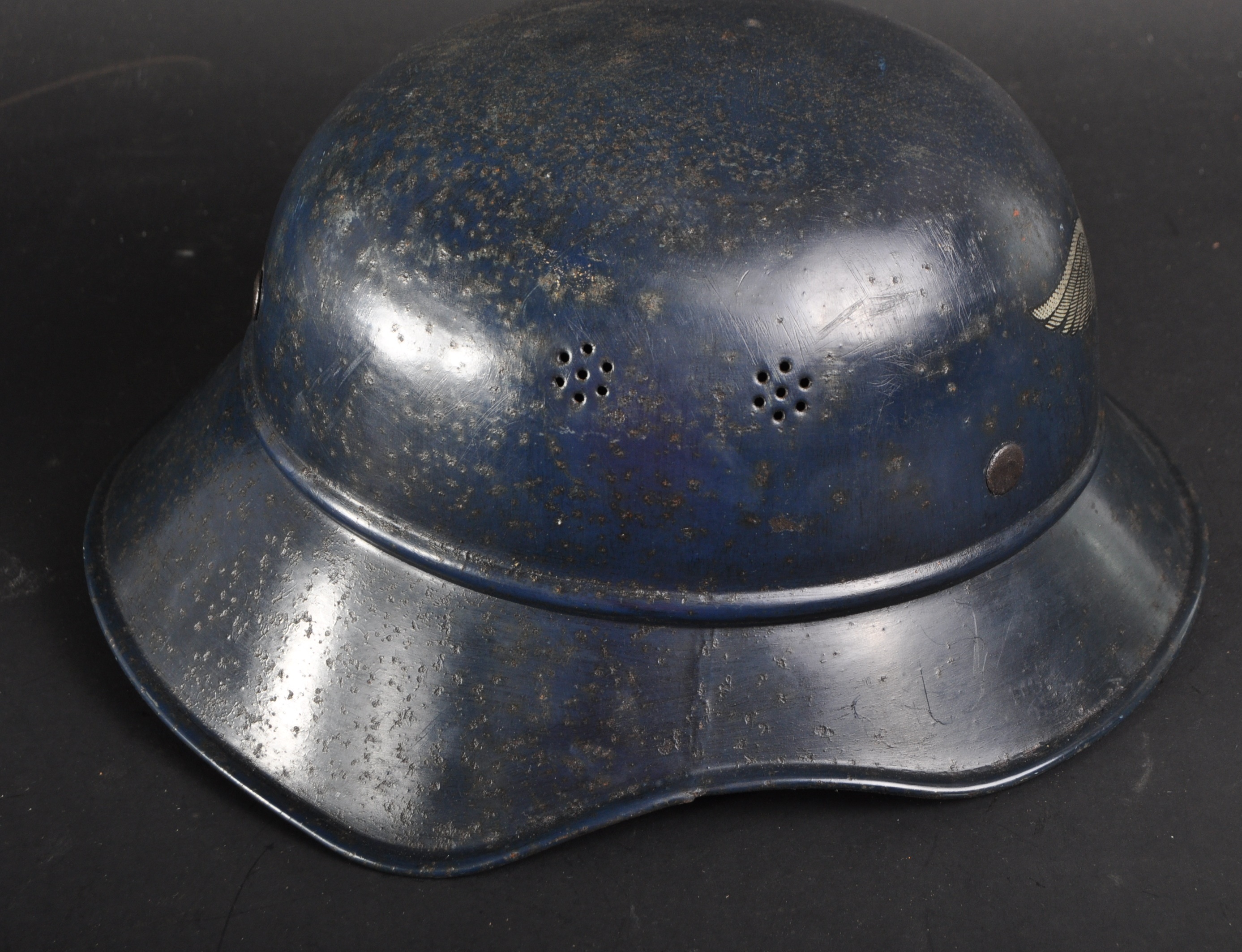 ORIGINAL WWII GERMAN NAZI ' LUFTSCHUTZ ' GLADIATOR HELMET IN BLUE - Image 4 of 6