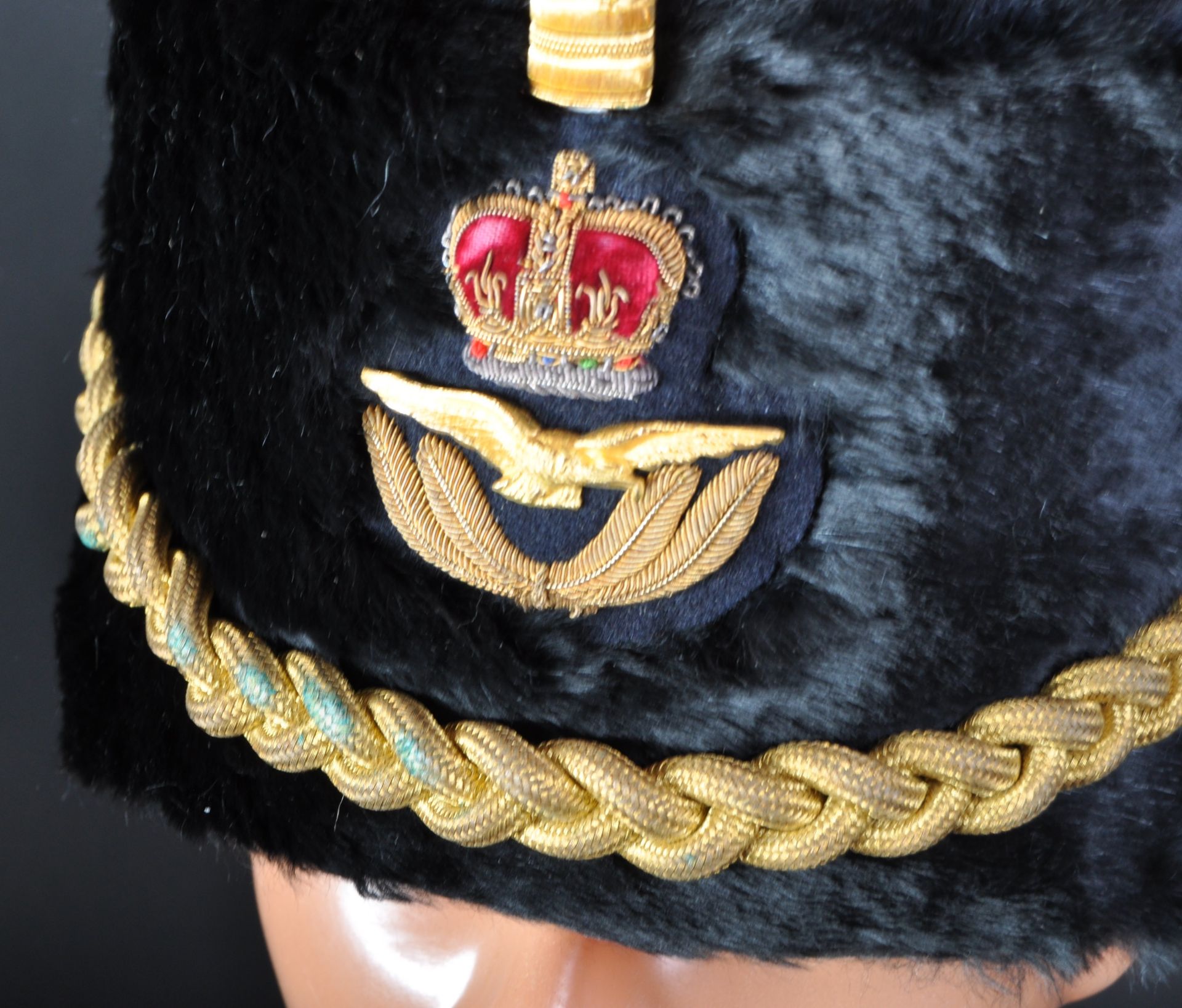 BRITISH RAF ROYAL AIR FORCE OFFICERS BUSBY-STYLE PARADE HAT - Image 2 of 7