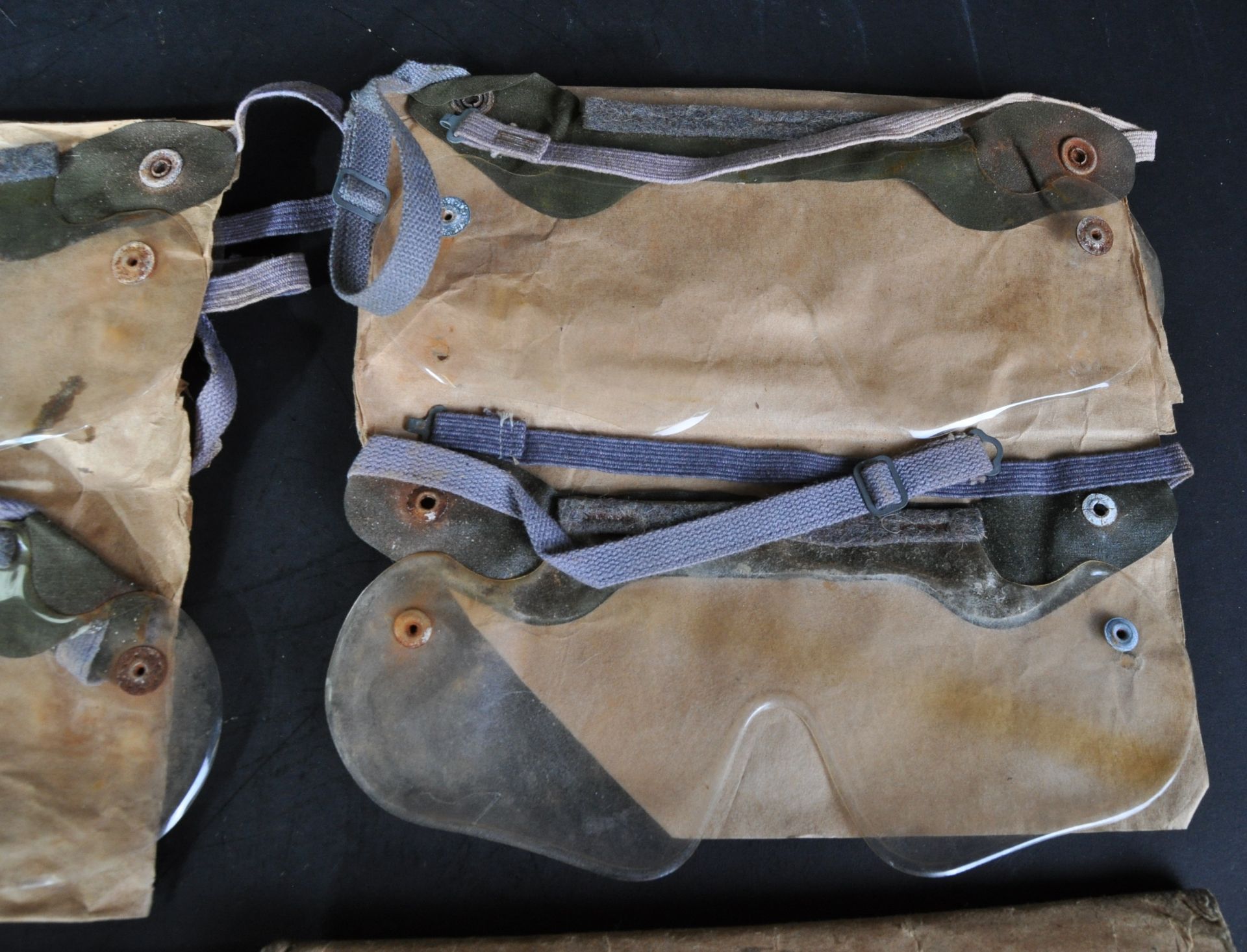 WWII SECOND WORLD WAR BRITISH M1 ANTI GAS EYE SHIELDS - Image 3 of 5