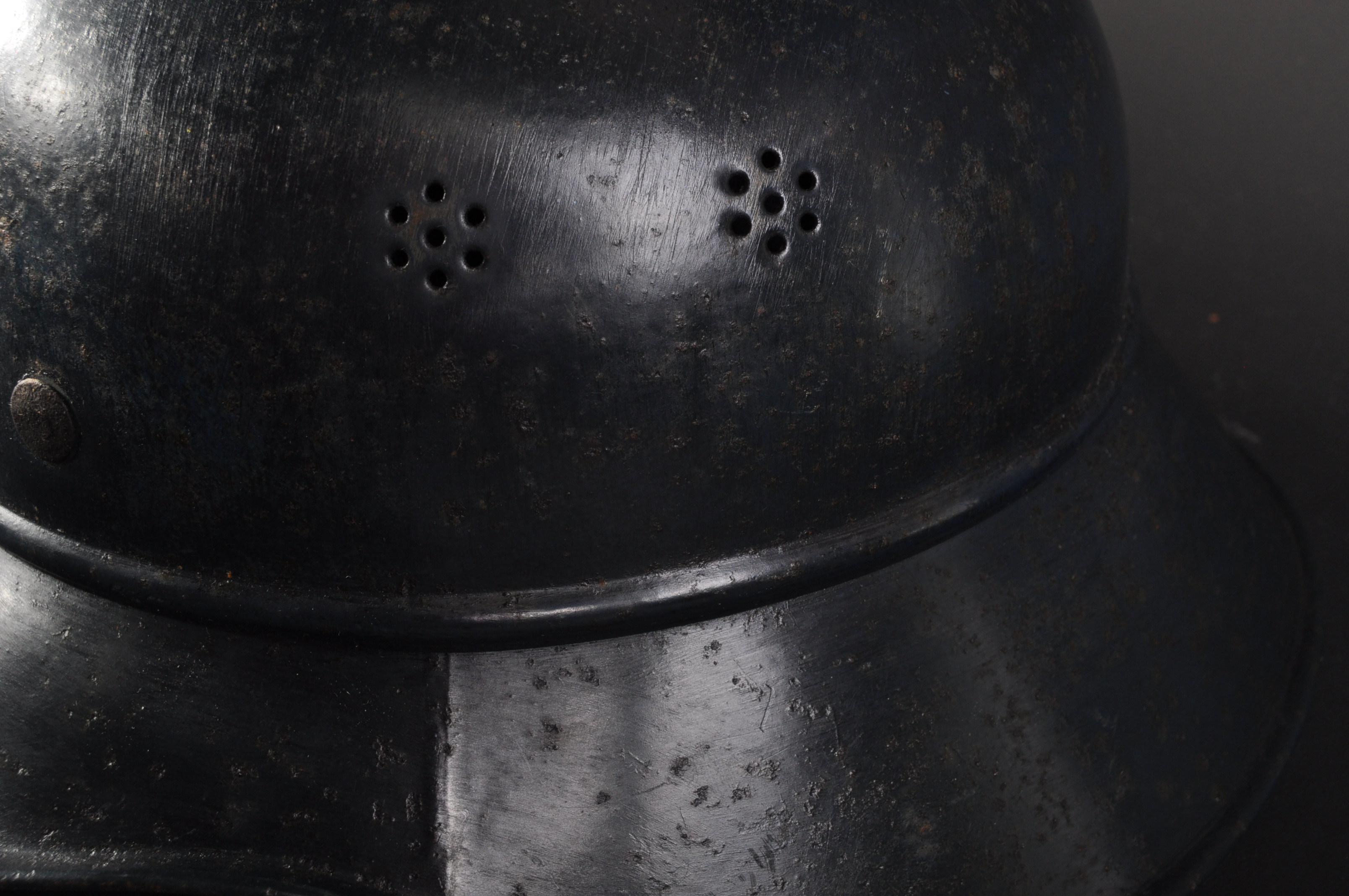 ORIGINAL WWII GERMAN NAZI ' LUFTSCHUTZ ' GLADIATOR HELMET IN BLUE - Image 3 of 6