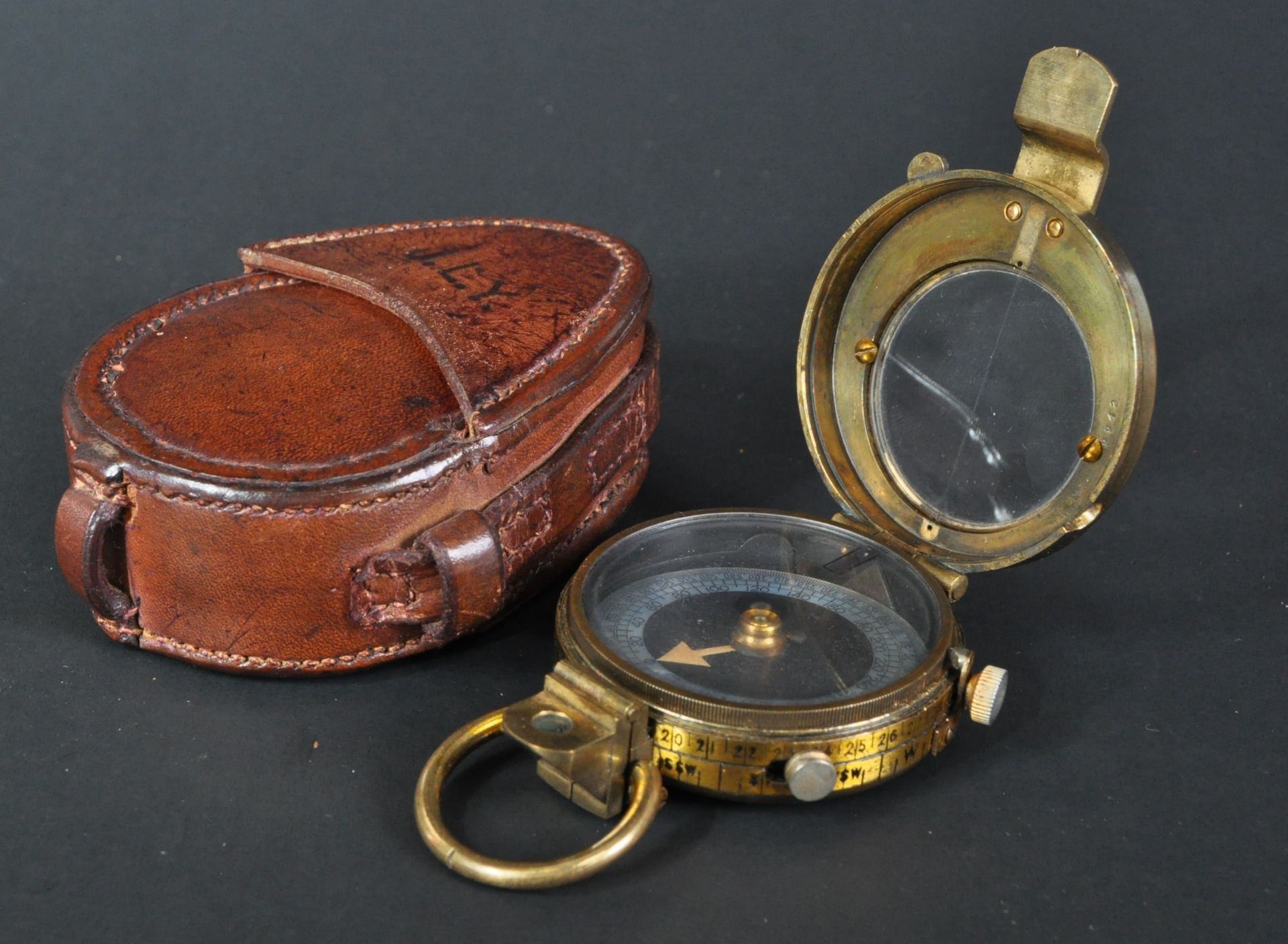 WWI FIRST WORLD WAR BRITISH OFFICER'S COMPASS IN CASE