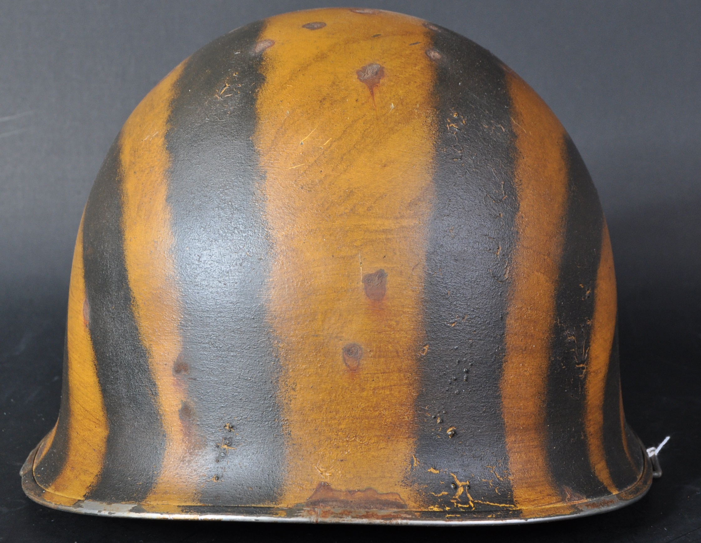 VIETNAM WAR ERA UNITED STATES M1 MEMORIAL HELMET - Image 4 of 6