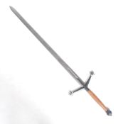 LARGE 20TH CENTURY MEDIEVAL STYLE 2 HANDED CLAYMORE SWORD