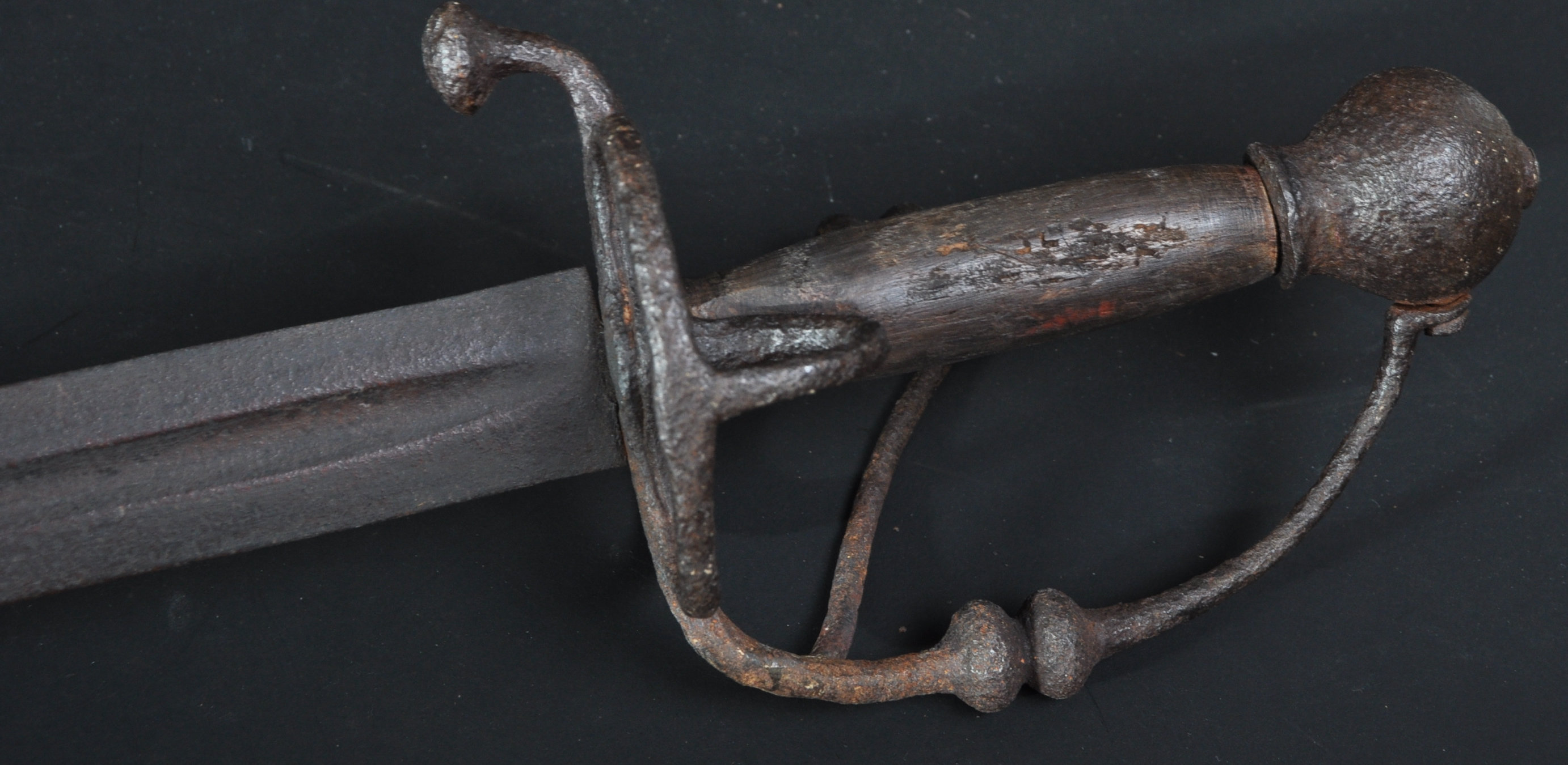 17TH CENTURY CONTINENTAL BROADSWORD - Image 7 of 9