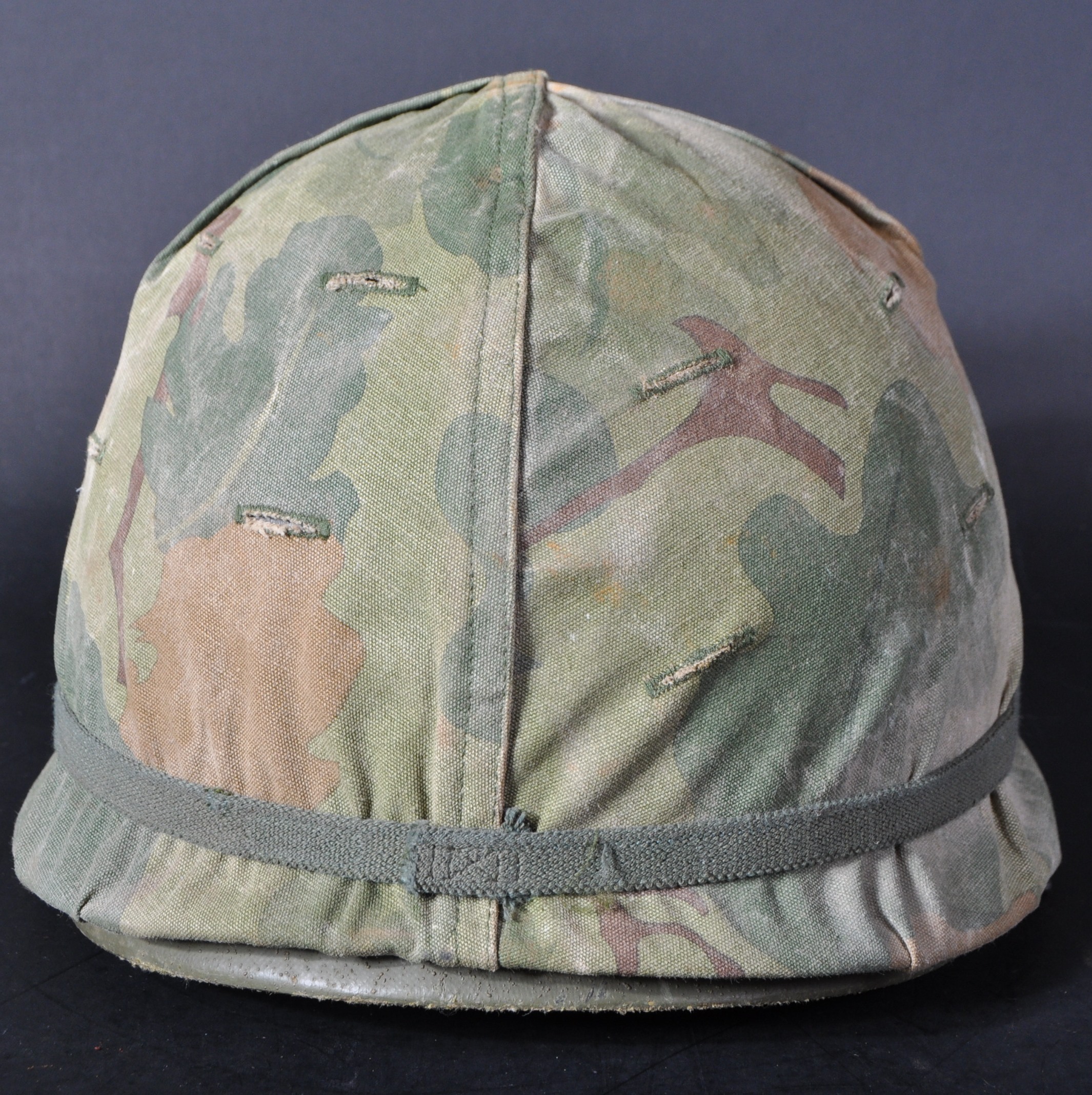 VIETNAM WAR ERA US UNITED STATES M1 HELMET WITH CAMO COVER - Image 3 of 7