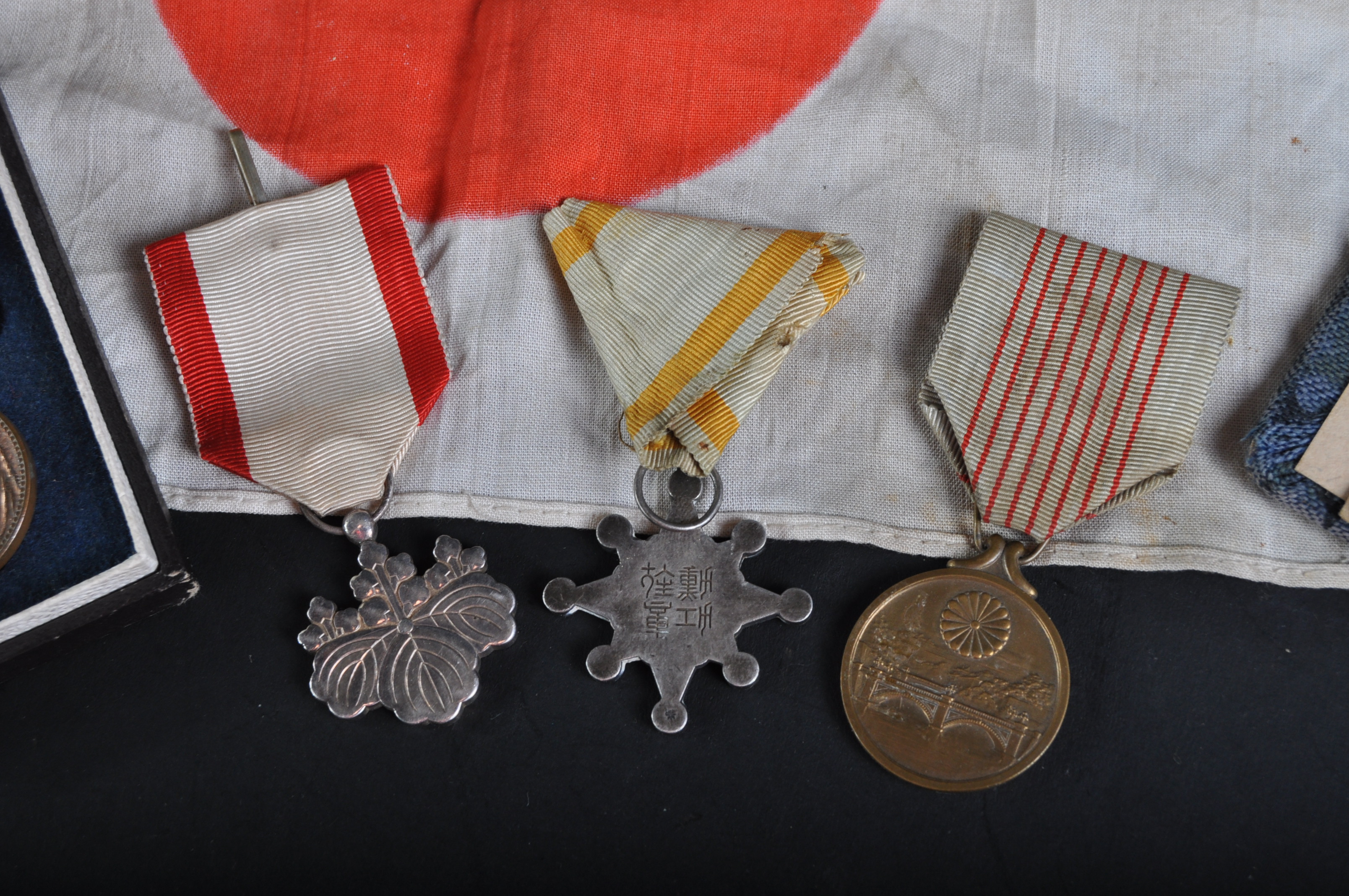 COLLECTION OF ASSORTED WWII JAPANESE MEDALS & EFFECTS - Image 7 of 8