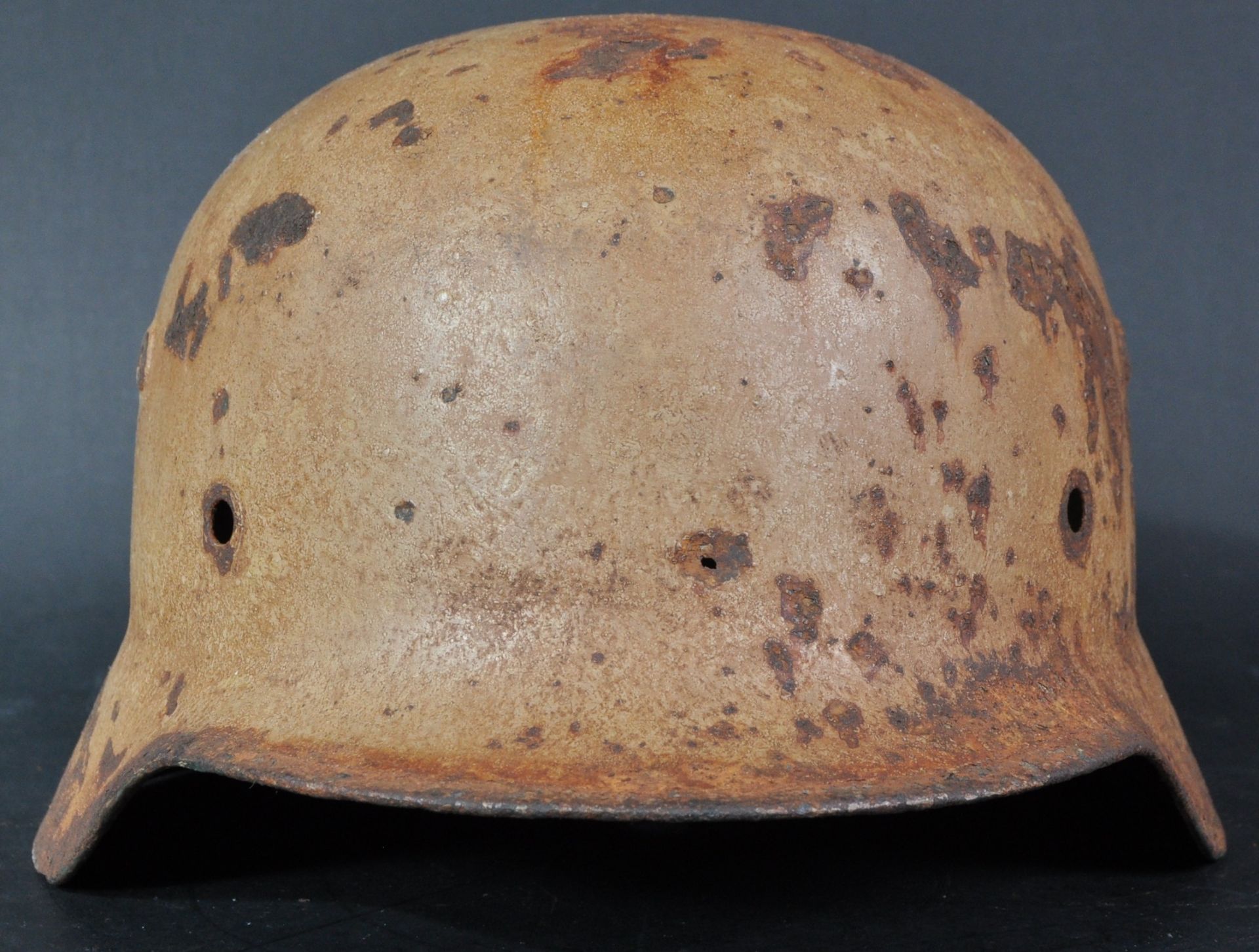 WWII SECOND WORLD WAR GERMAN M35 AFRIKA KORPS HELMET - Image 4 of 5