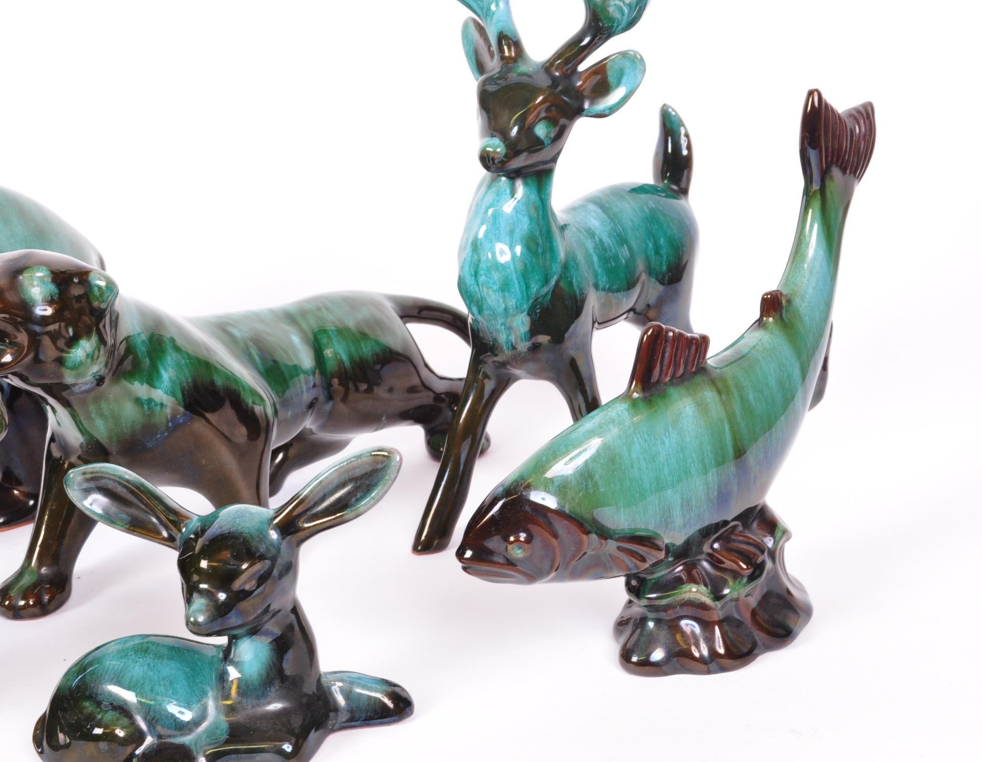 A COLLECTION OF 9 VINTAGE BLUE MOUNTAIN POTTERY FAUNA STATUETTES - Image 4 of 6