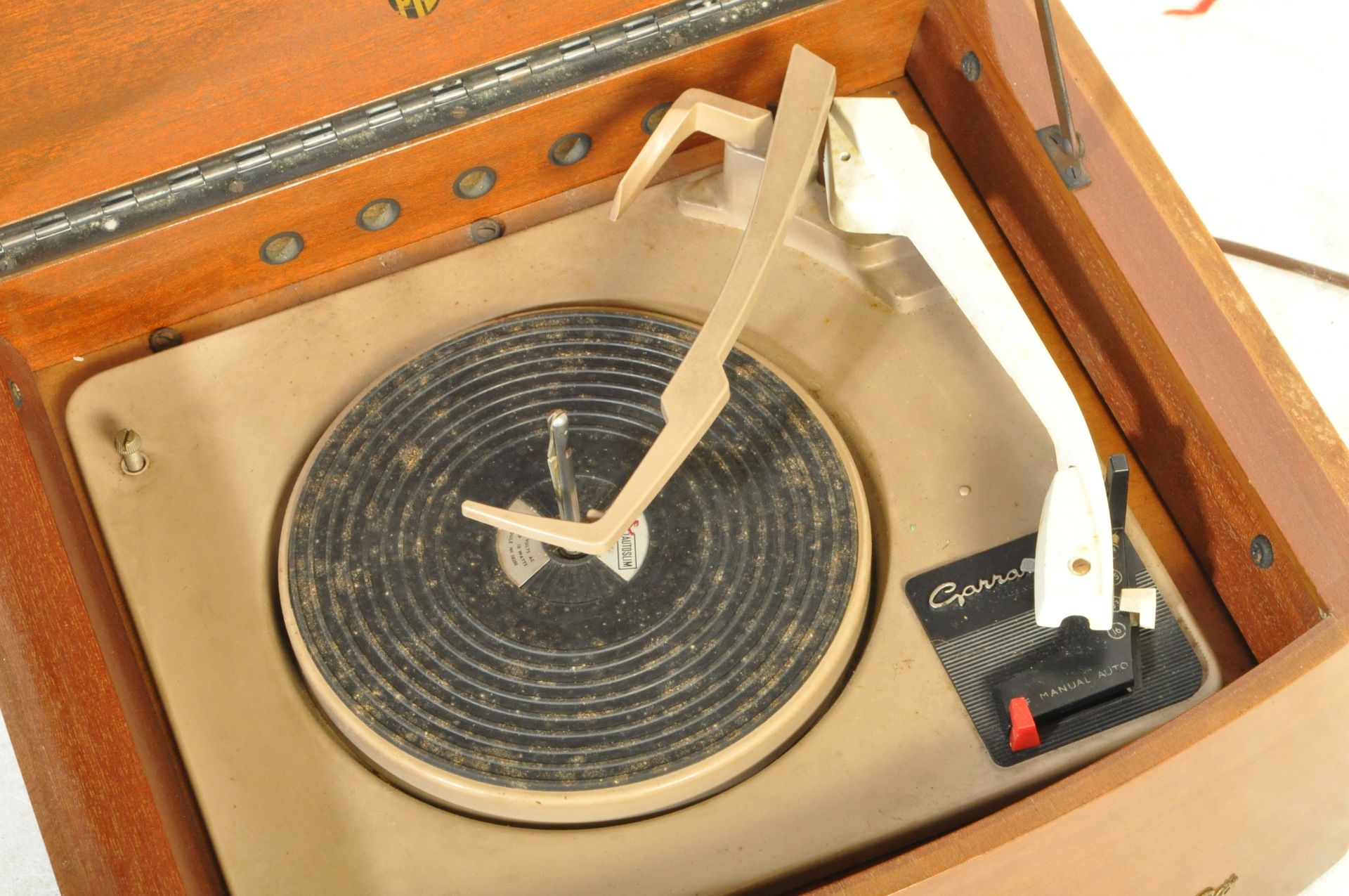 1920S ART DECO WALNUT CASED GARRARD GRAMOPHONE RECORD DECK - Image 2 of 4