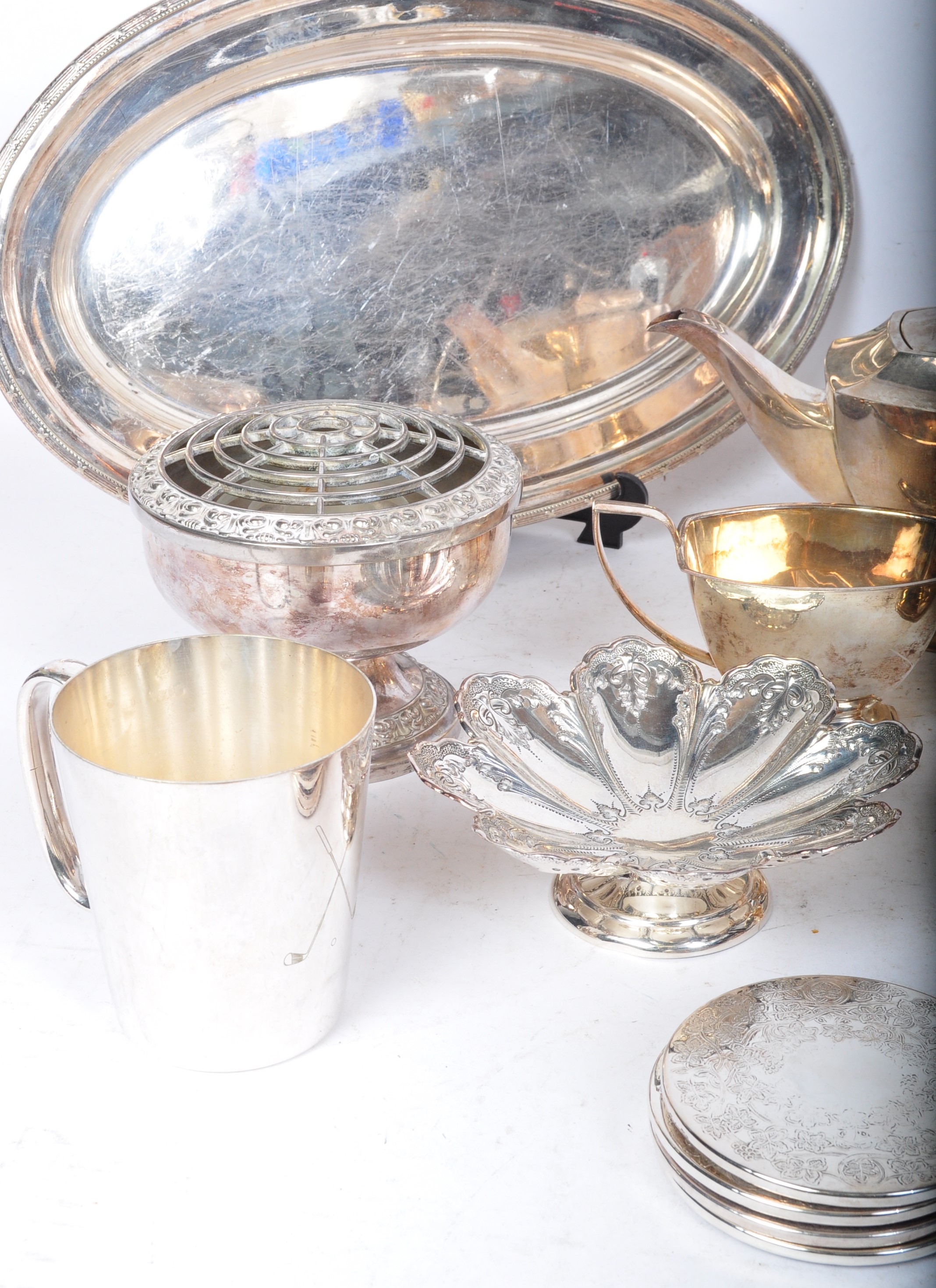 COLLECTION OF VINTAGE 20TH CENTURY SILVER PLATE - Image 5 of 9