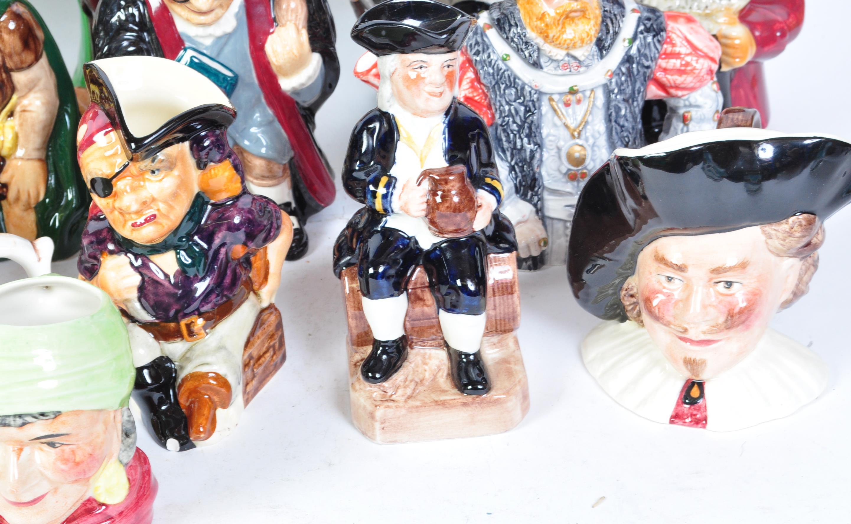 A LARGE COLLECTION OF VINTAGE CERAMIC TOBY JUGS - Image 4 of 6