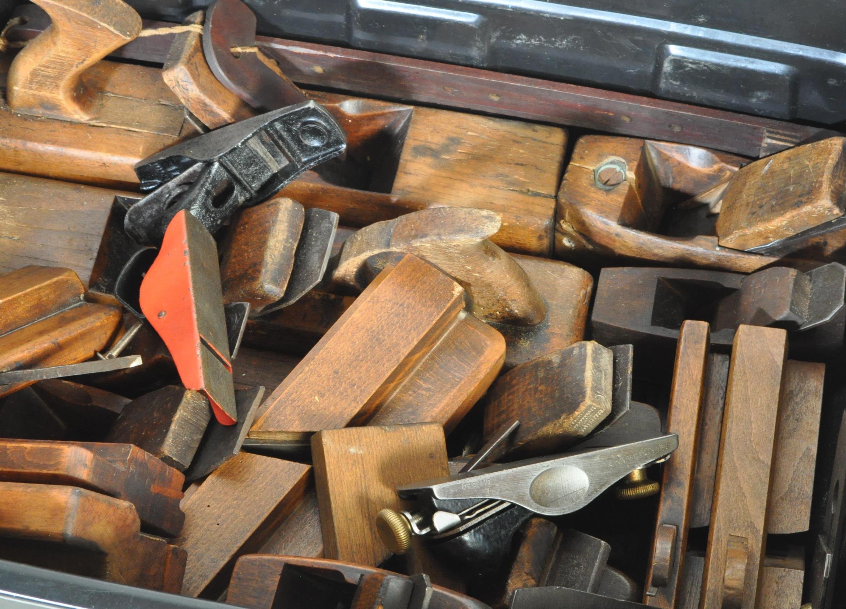 LARGE COLLECTION OF VINTAGE 20TH CENTURY WOOD WORKING TOOLS - Image 3 of 5