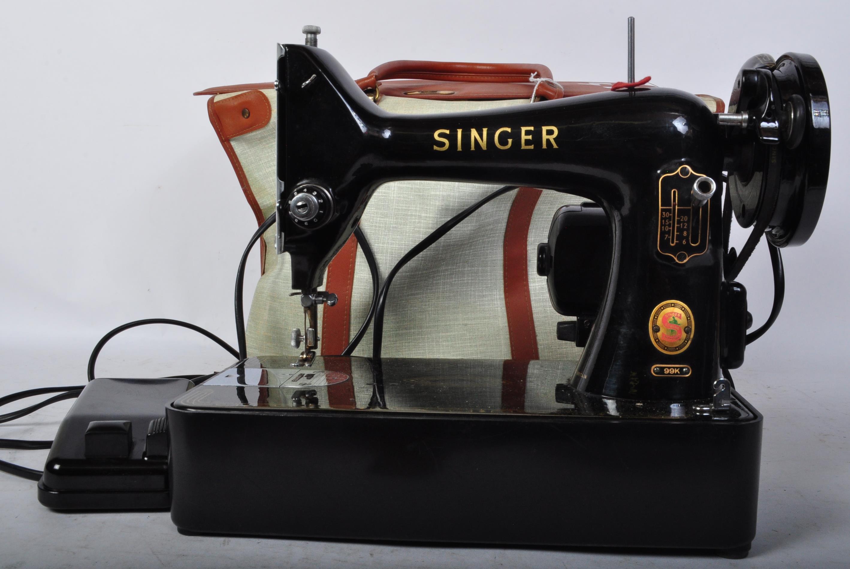 VINTAGE SINGER 99K SEWING MACHINE IN CASE - Image 2 of 6