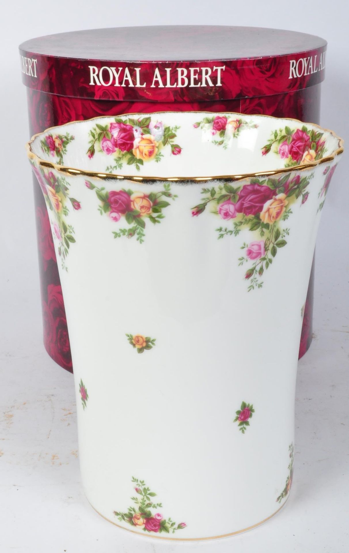 LARGE ROYAL ALBERT OLD COUNTRY ROSES PAPER BIN / VASE