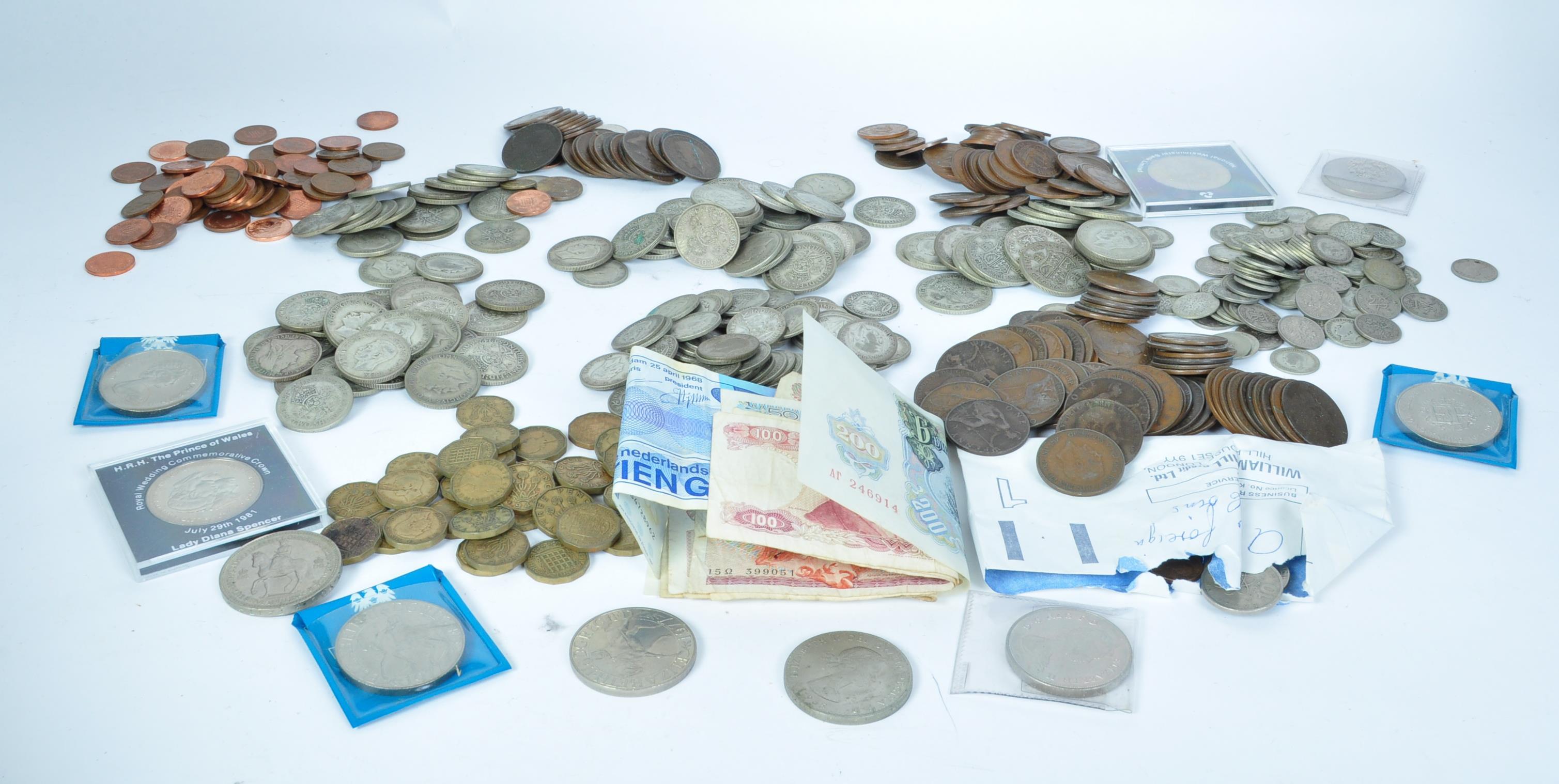 ASSORTMENT OF BRITISH COINAGE TO INCLUDE CROWNS