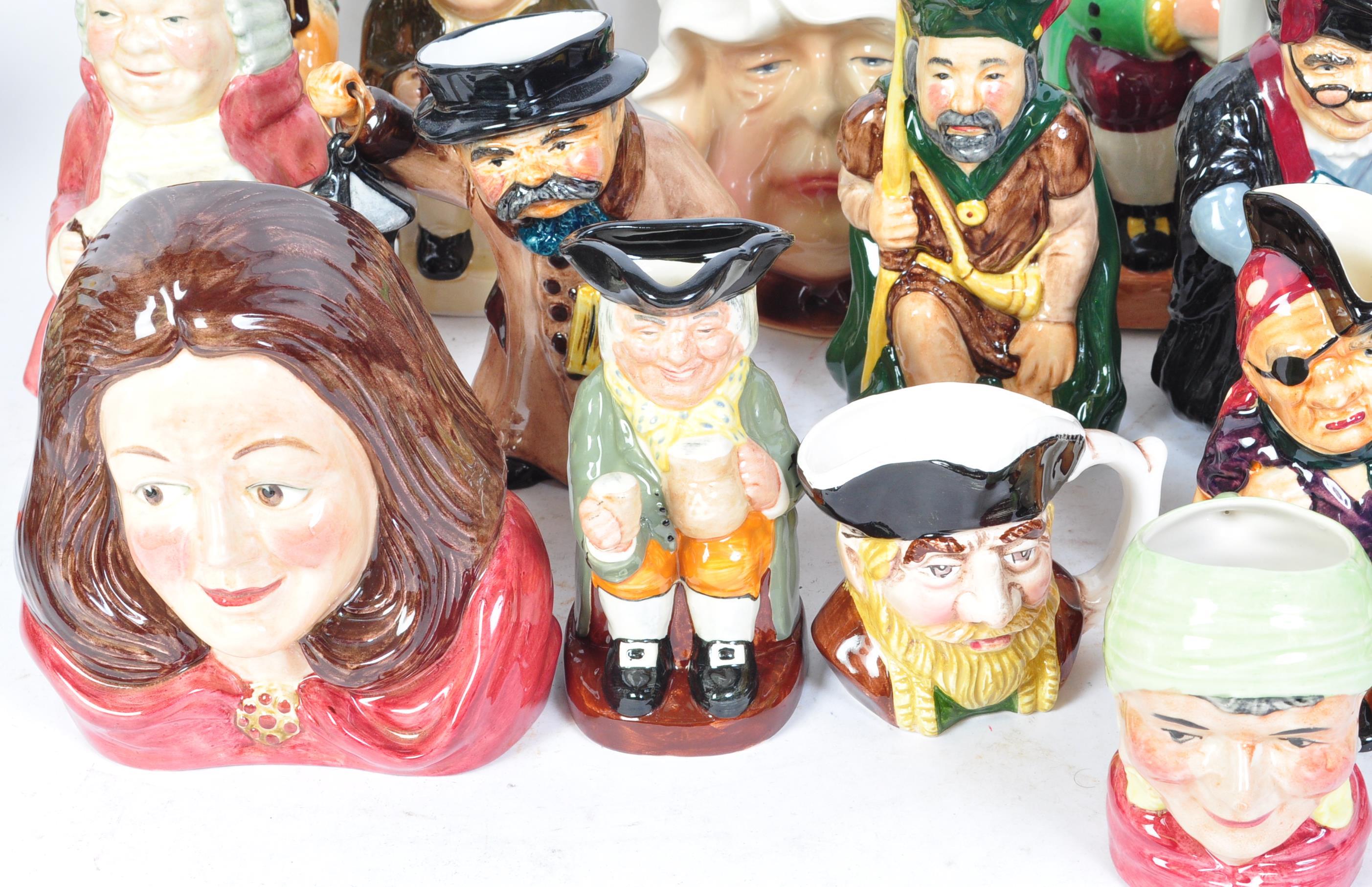 A LARGE COLLECTION OF VINTAGE CERAMIC TOBY JUGS - Image 5 of 6
