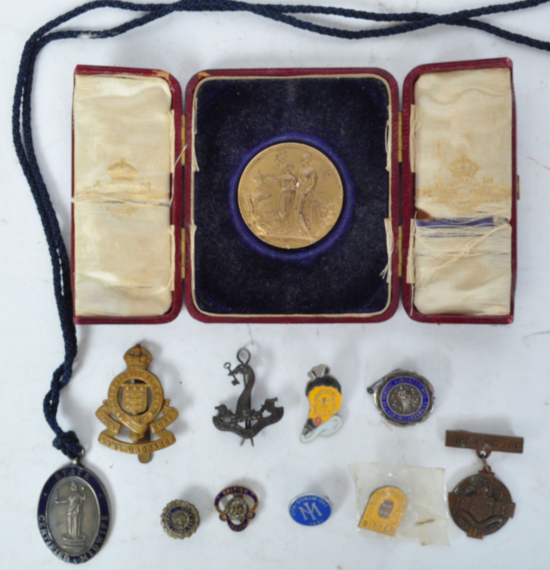 COLLECTION OF NURSING & SERVICE BADGES