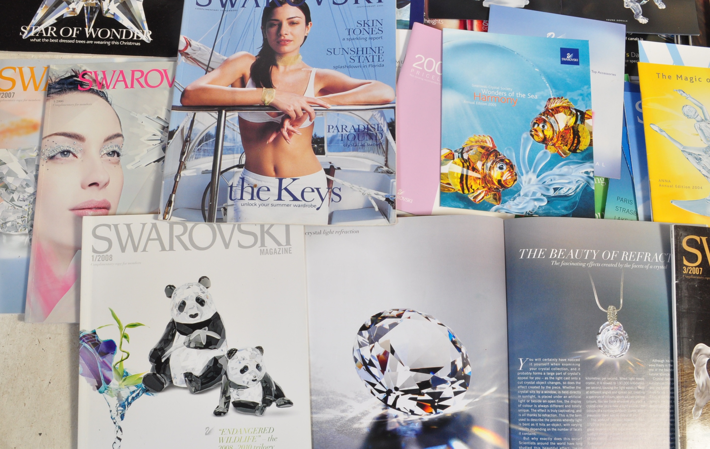 LARGE COLLECTION OF VINTAGE 2OTH CENTURY SWAROVSKI MAGAZINES - Image 2 of 9