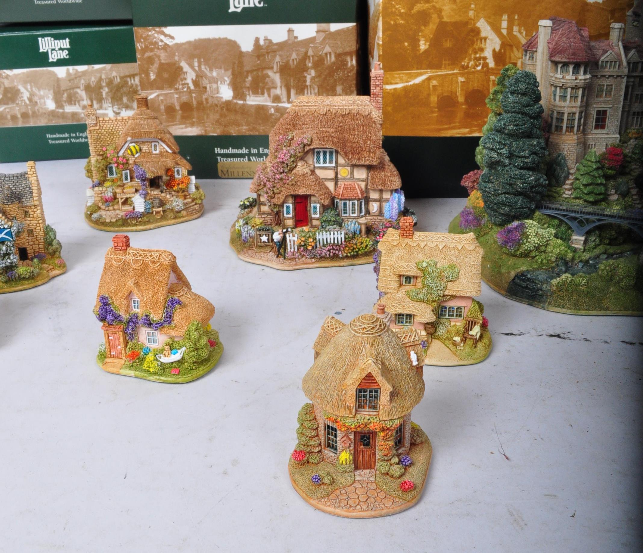 COLLECTION OF VINTAGE LILLIPUT LANE ORNAMENTS - Image 3 of 11