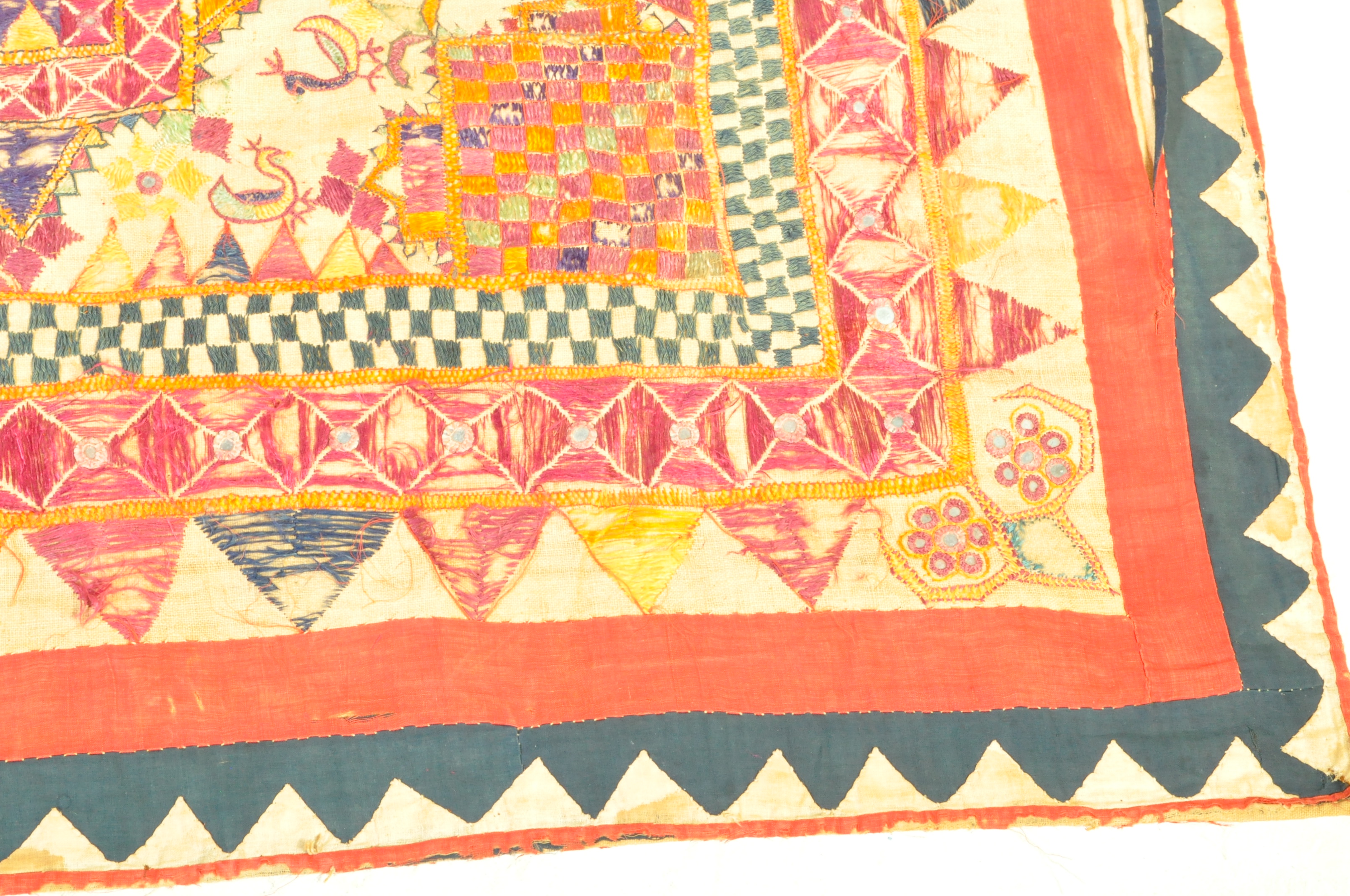 EARLY 20TH CENTURY INDIAN EMBROIDERED SHISHA TEXTILE - Image 5 of 7
