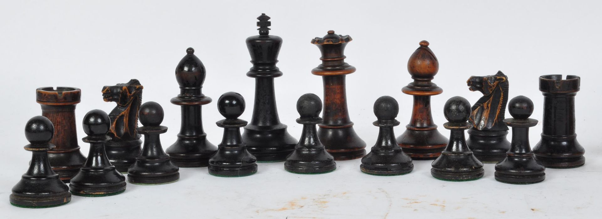 EARLY 20TH CENTURY STAUNTON PATTERN CHESS SET - Image 3 of 7