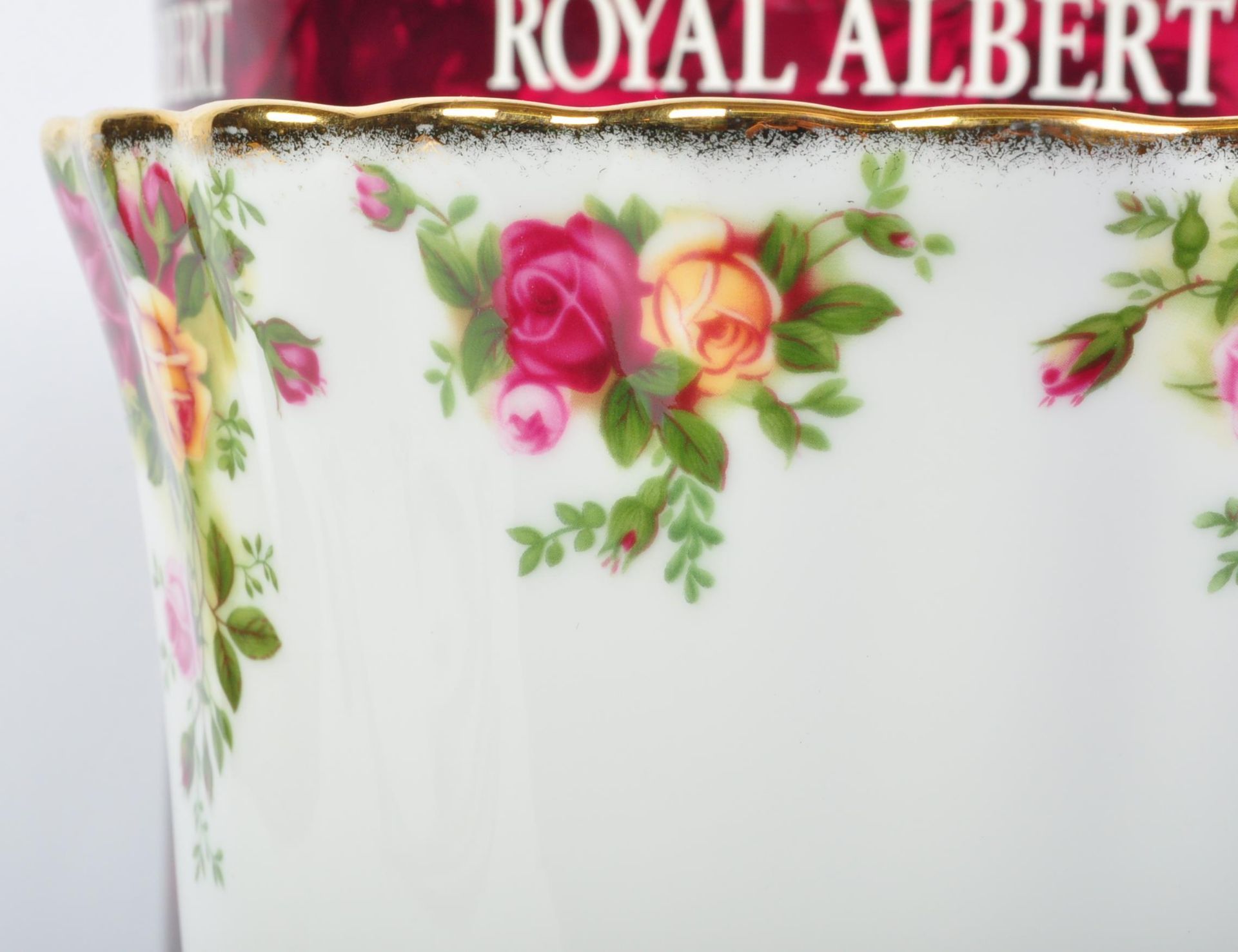 LARGE ROYAL ALBERT OLD COUNTRY ROSES PAPER BIN / VASE - Image 3 of 5