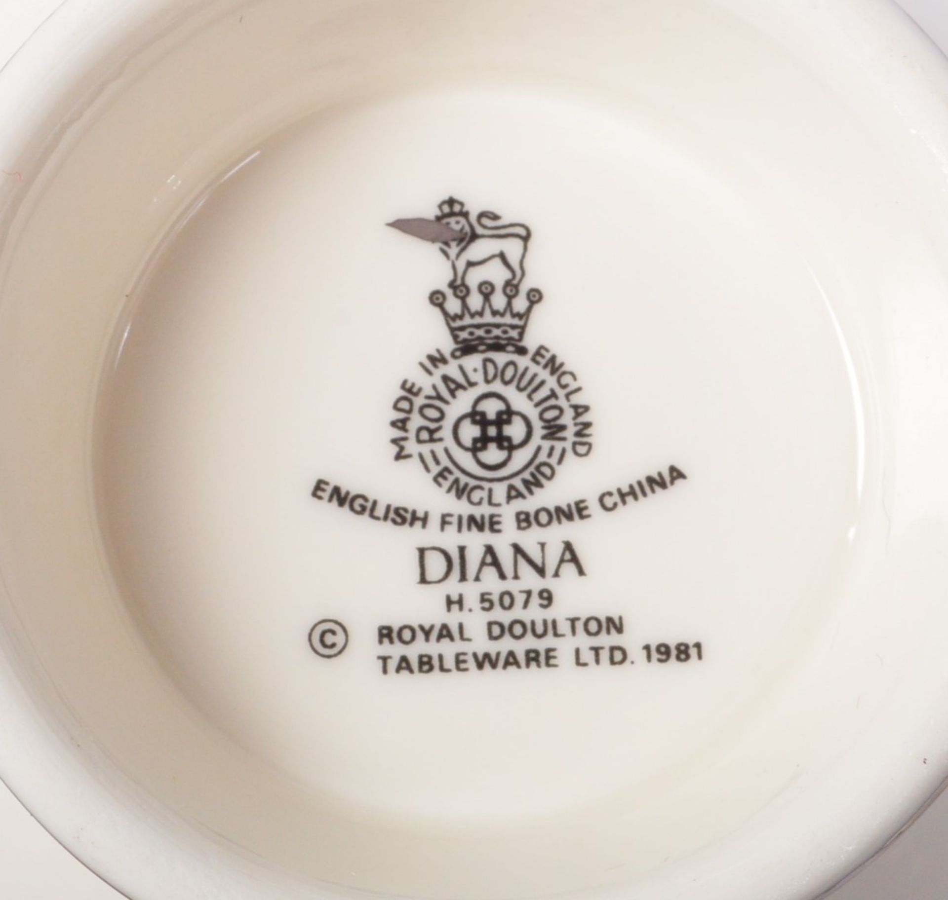 VINTAGE ROYAL DOULTON DIANA BINE CHINA TEA & PART DINNER SERVICE - Image 8 of 8