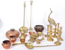 ASSORTMENT OF VINTAGE BRASS AND COPPER DECORATIVE ITEMS