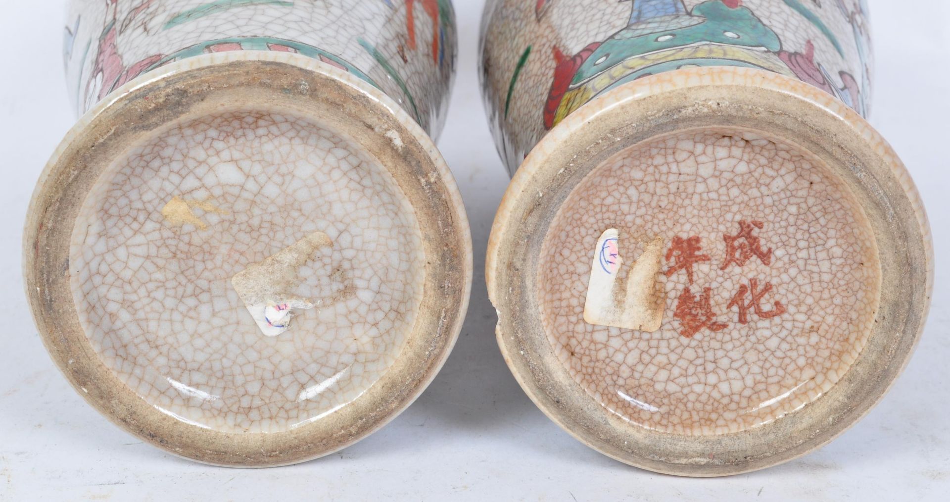 PAIR OF 19TH CENTURY CHINESE CRACKLE GLAZE VASES - Bild 5 aus 5