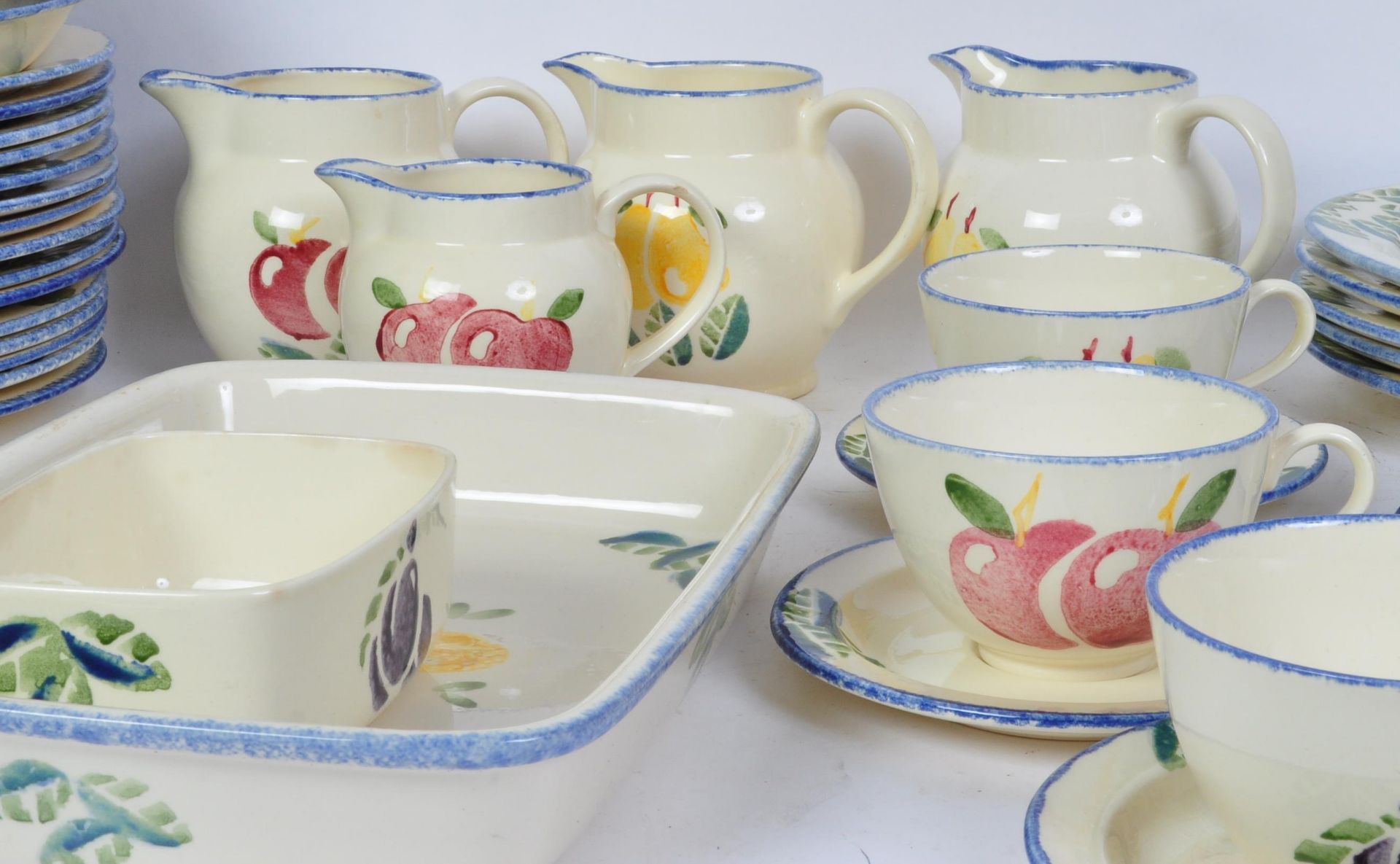 LARGE POOLE POTTERY HAND PAINTED DINNER & TEA SERVICE - Bild 5 aus 9