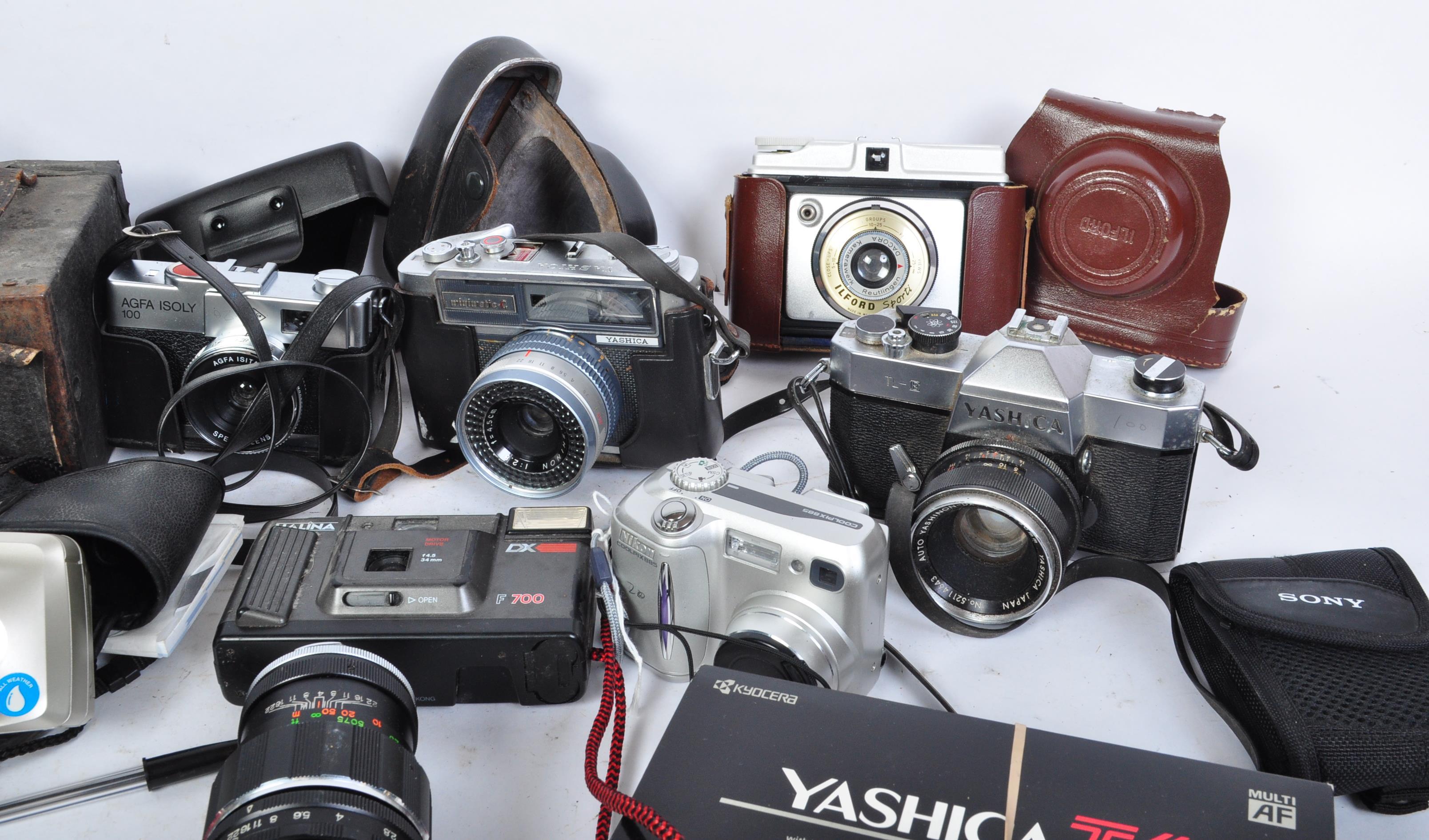 COLLECTION OF VINTAGE CAMERAS & EQUIPMENT - Image 6 of 12